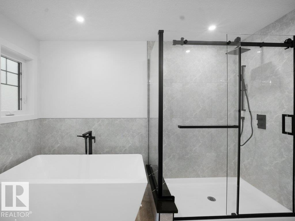 3282 Chernowski Way, Edmonton, AB - Indoor Photo Showing Bathroom