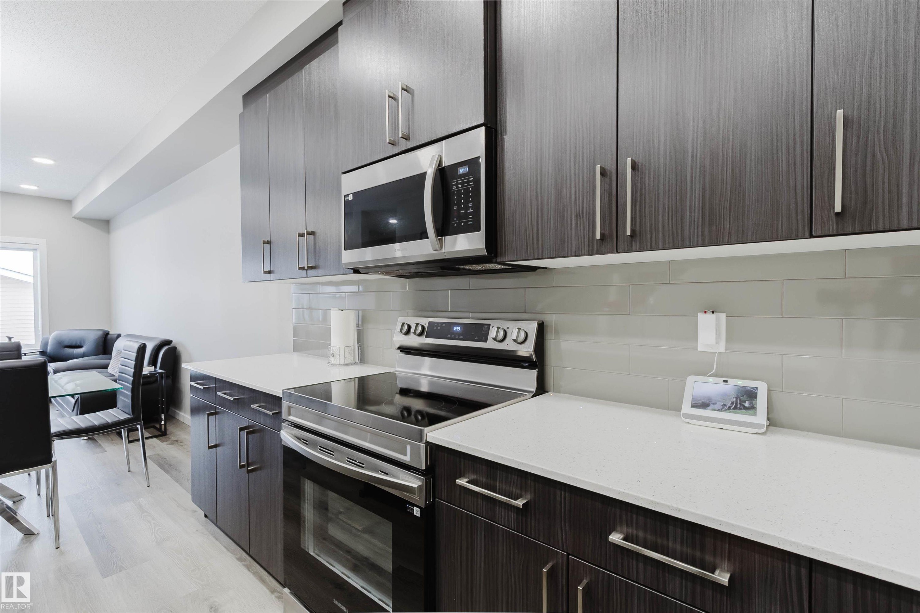 343 Edgemont Drive, Edmonton, AB - Indoor Photo Showing Kitchen With Upgraded Kitchen