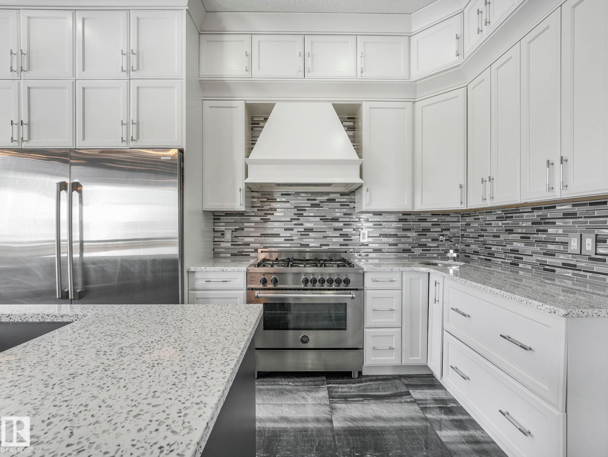 1012 148 Avenue, Edmonton, AB - Indoor Photo Showing Kitchen With Upgraded Kitchen