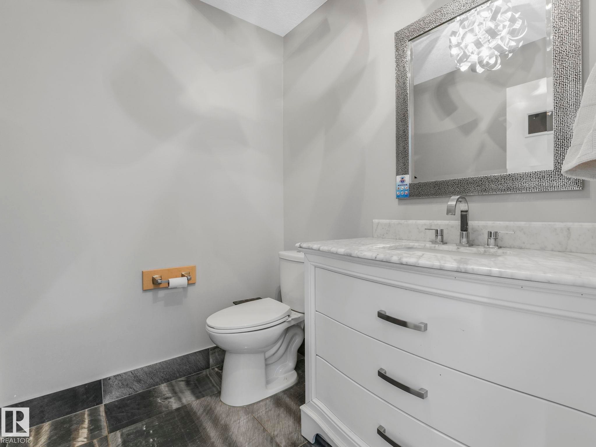 1012 148 Avenue, Edmonton, AB - Indoor Photo Showing Bathroom