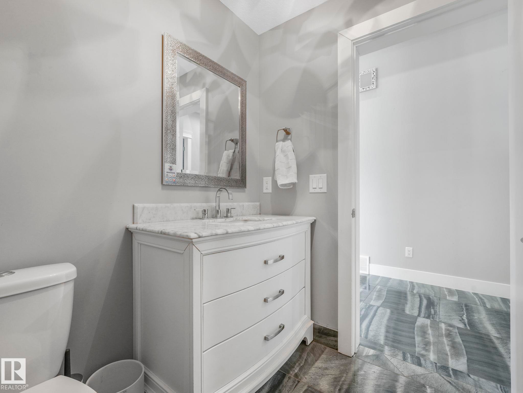 1012 148 Avenue, Edmonton, AB - Indoor Photo Showing Bathroom