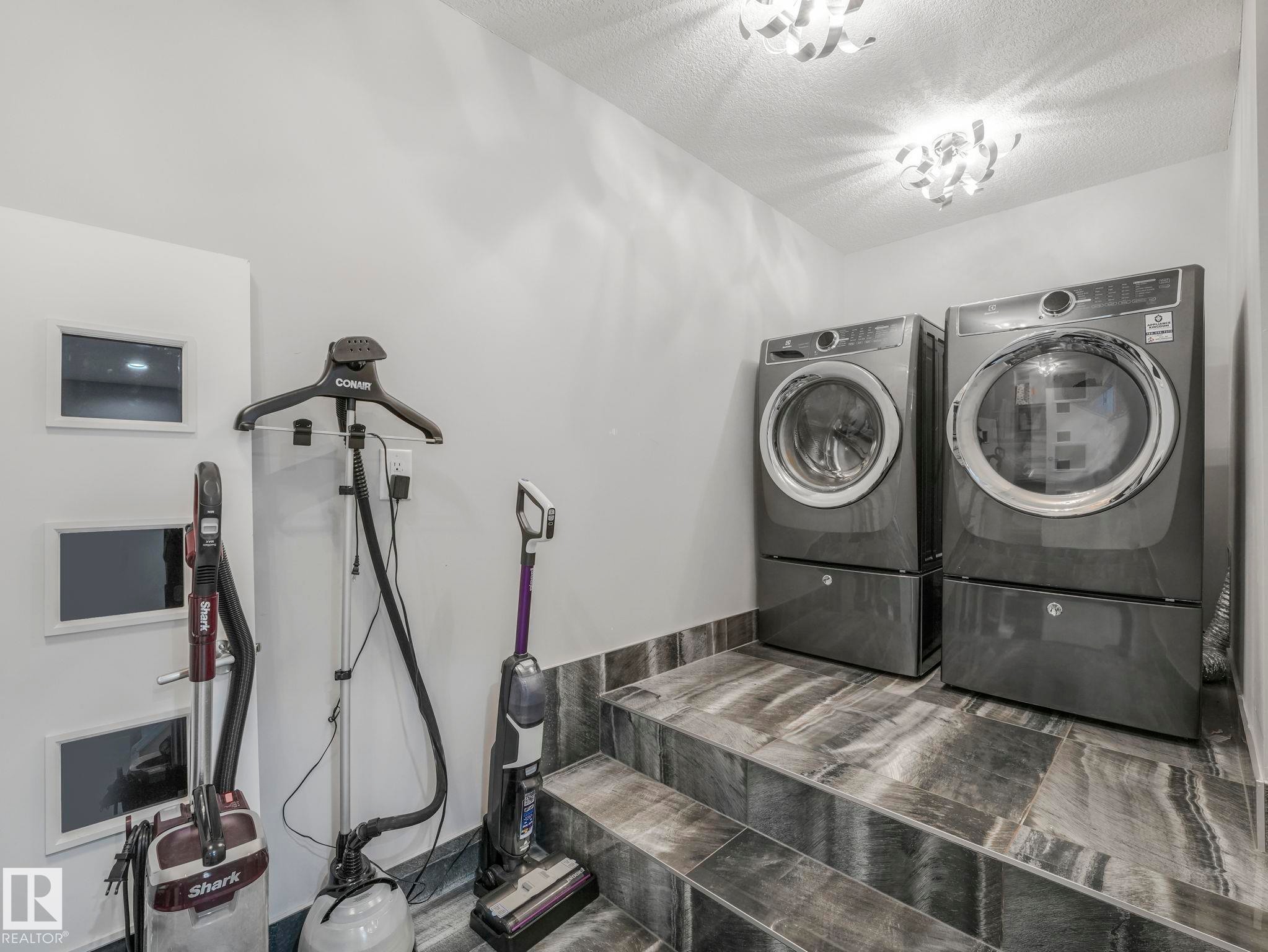 1012 148 Avenue, Edmonton, AB - Indoor Photo Showing Laundry Room