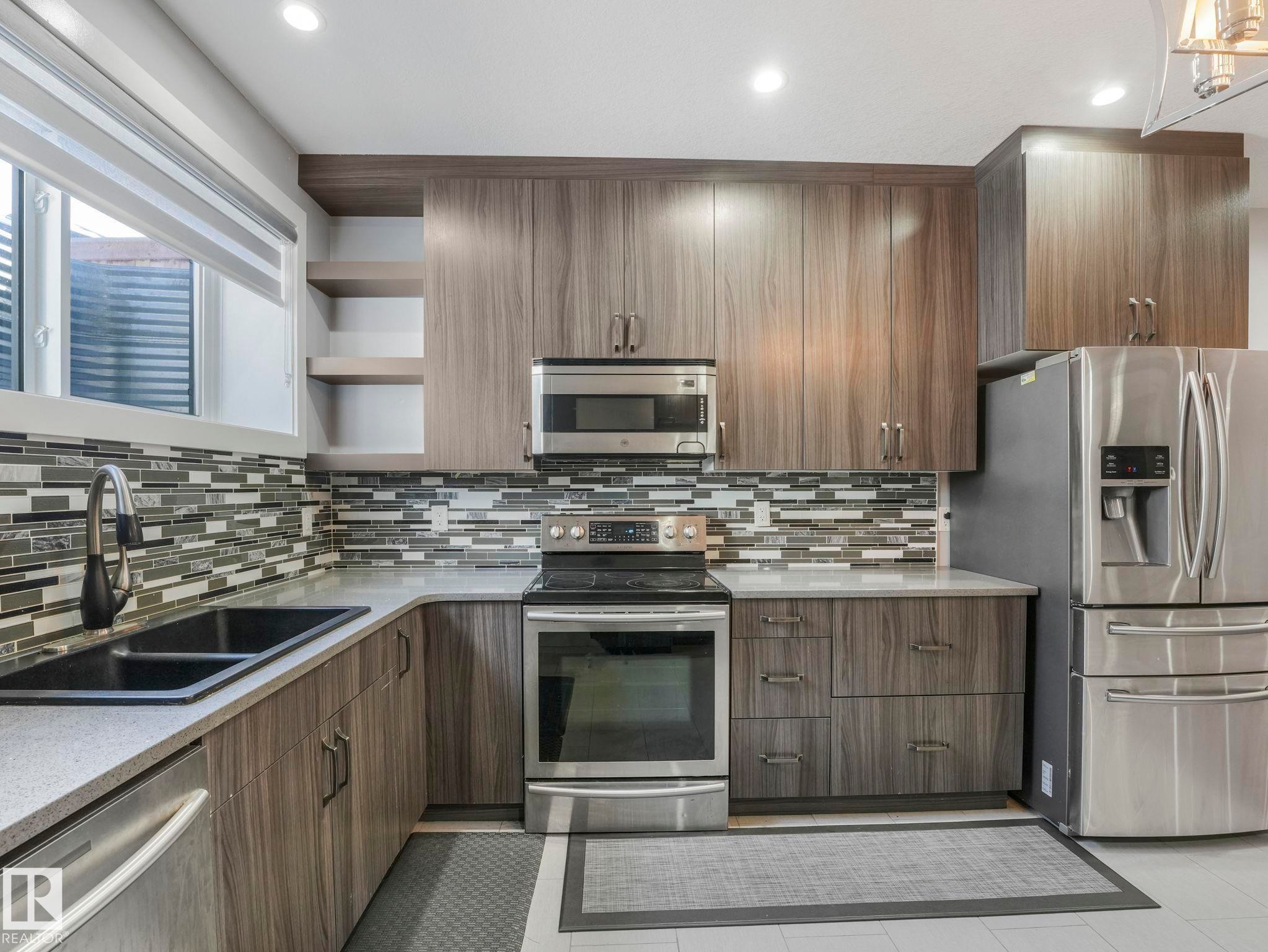 1012 148 Avenue, Edmonton, AB - Indoor Photo Showing Kitchen With Double Sink With Upgraded Kitchen