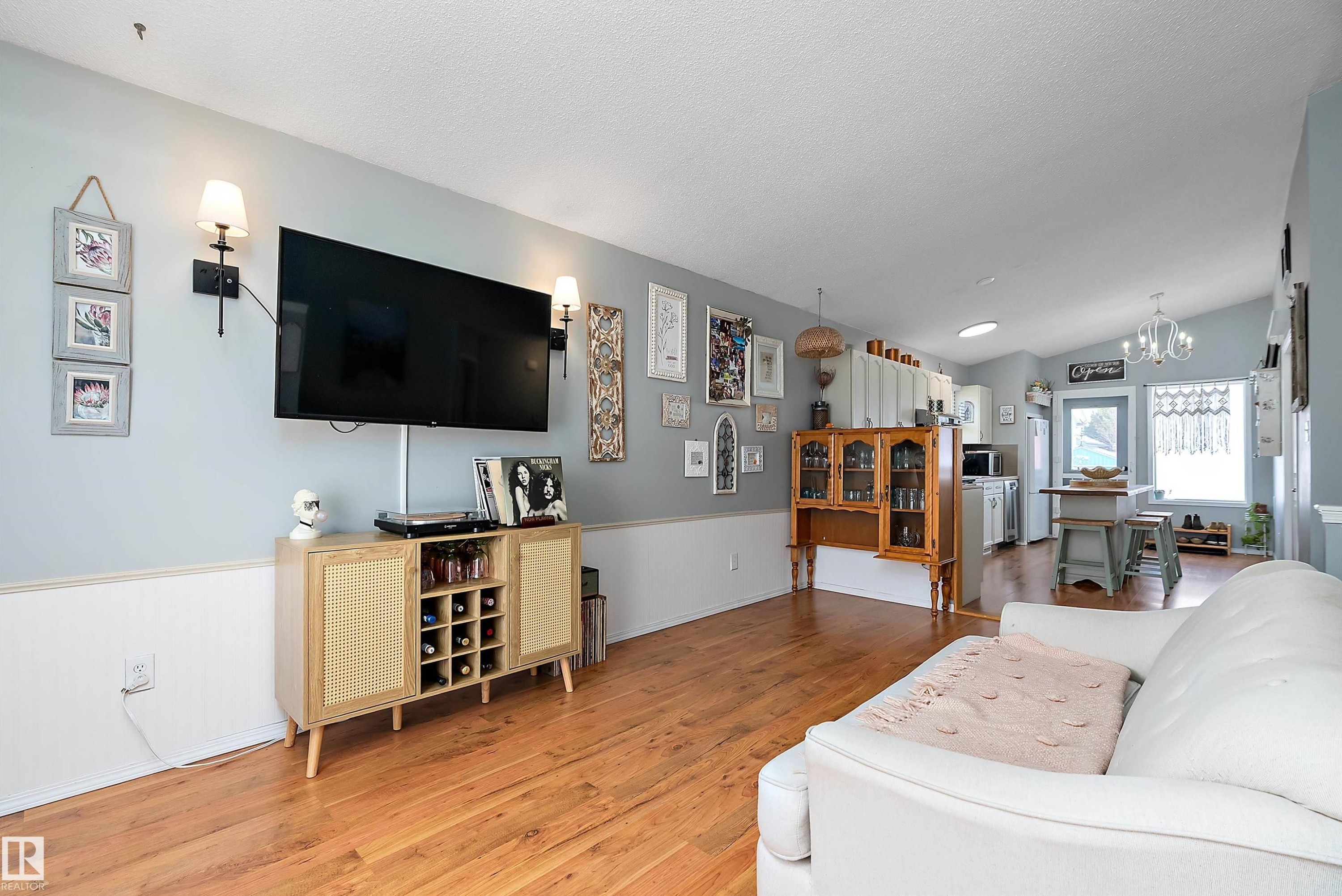 49 Heatherglen Crescent, Spruce Grove, AB - Indoor Photo Showing Living Room