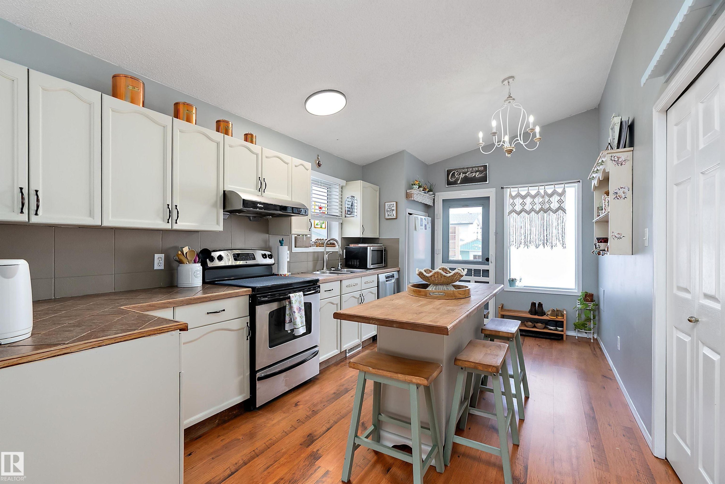 49 Heatherglen Crescent, Spruce Grove, AB - Indoor Photo Showing Kitchen