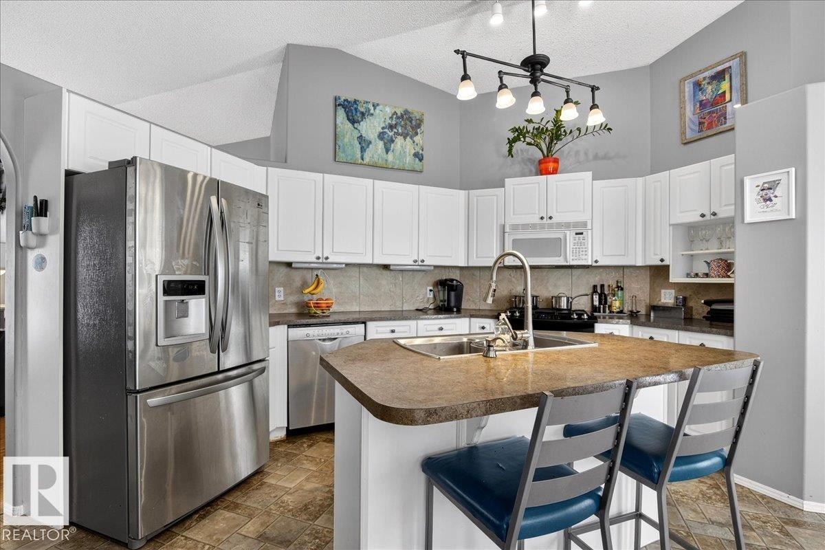 83 Hamilton Crescent, St. Albert, AB - Indoor Photo Showing Kitchen