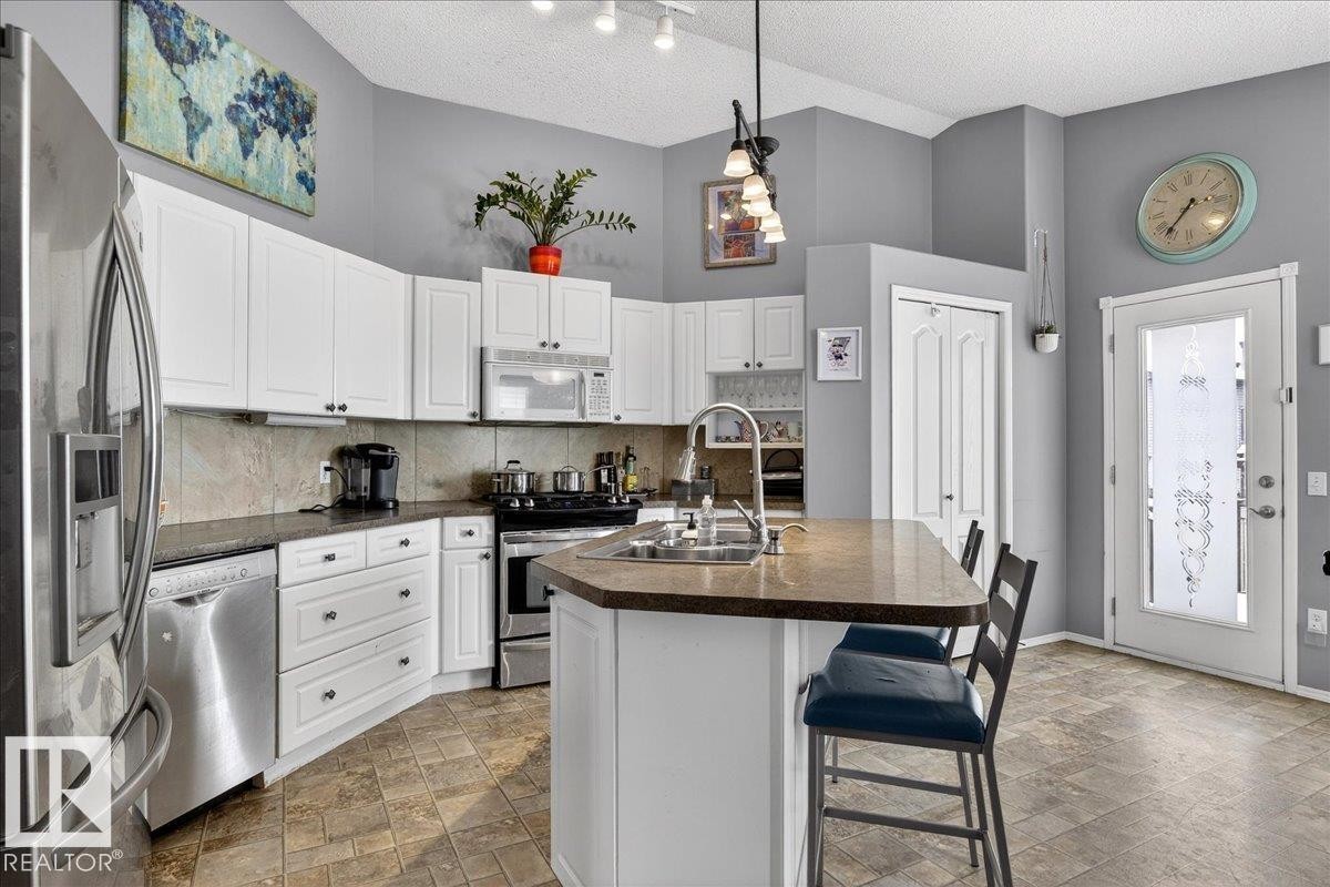 83 Hamilton Crescent, St. Albert, AB - Indoor Photo Showing Kitchen With Double Sink