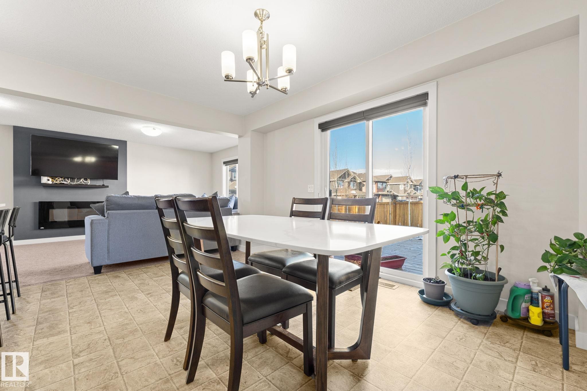 724 40 Avenue, Edmonton, AB - Indoor Photo Showing Dining Room