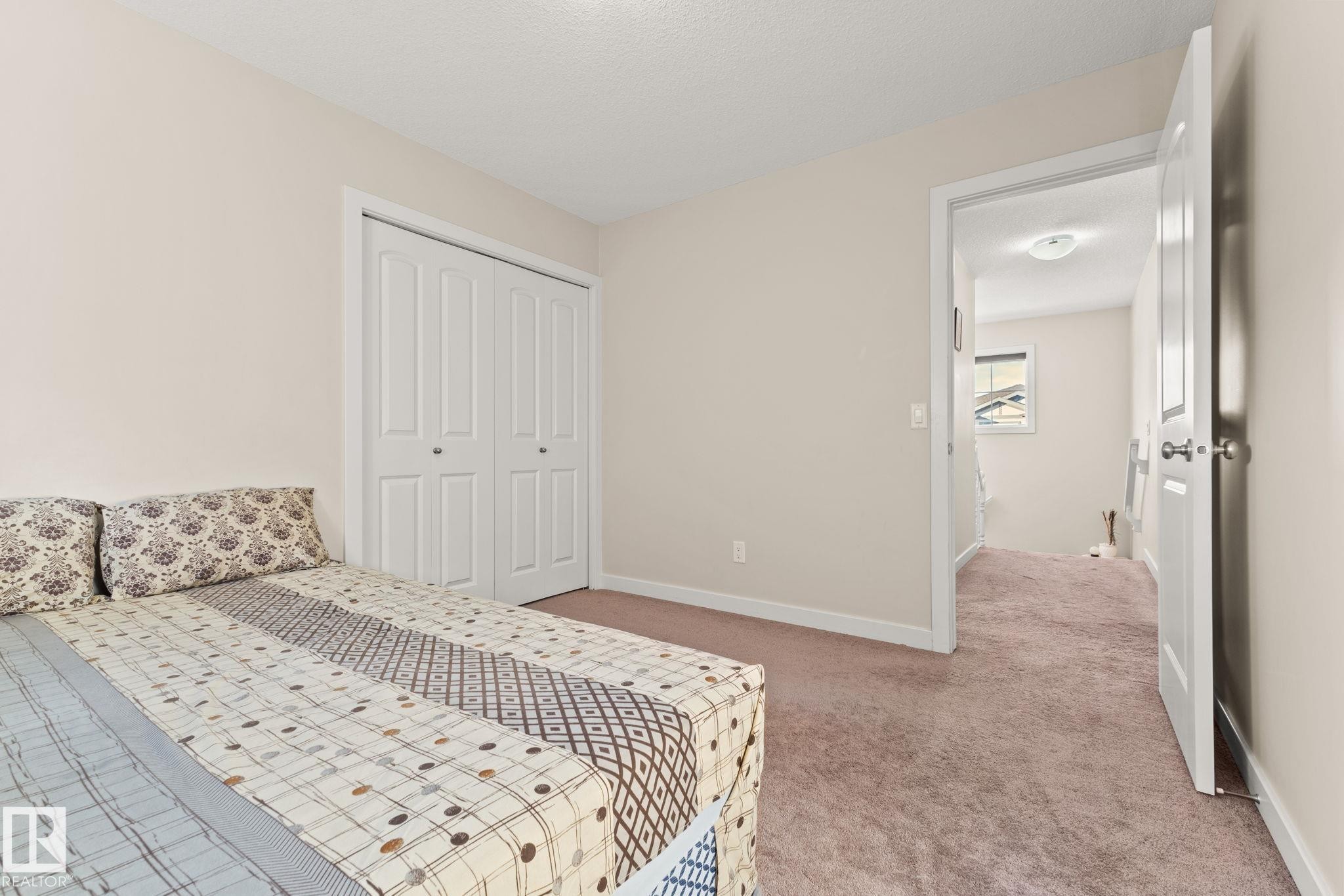 724 40 Avenue, Edmonton, AB - Indoor Photo Showing Bedroom