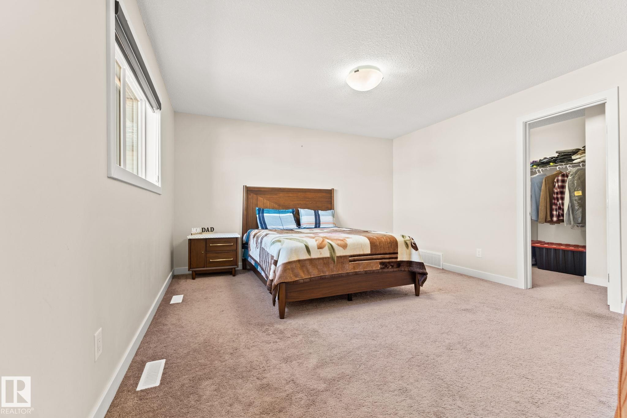 724 40 Avenue, Edmonton, AB - Indoor Photo Showing Bedroom