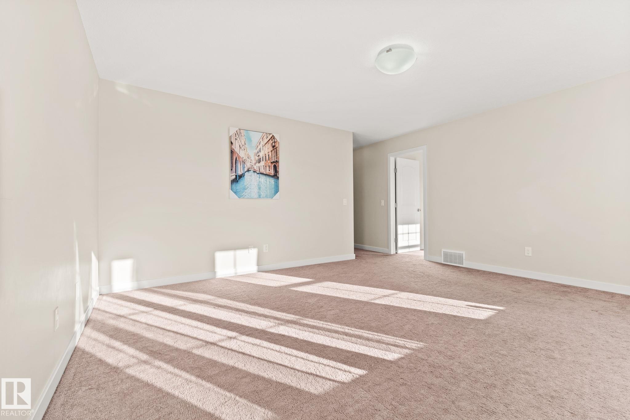 724 40 Avenue, Edmonton, AB - Indoor