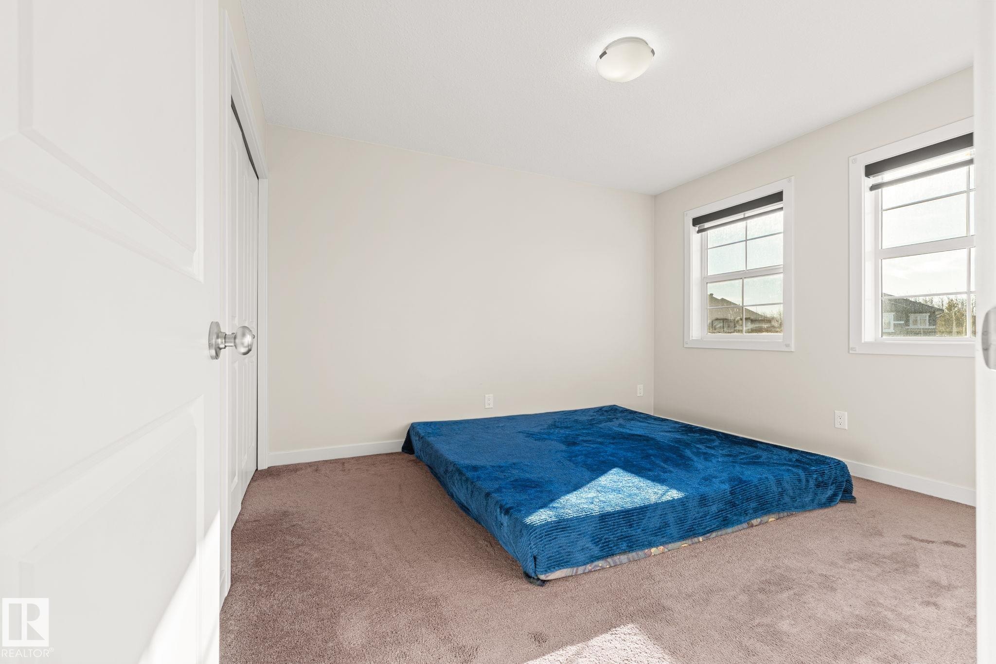 724 40 Avenue, Edmonton, AB - Indoor Photo Showing Bedroom