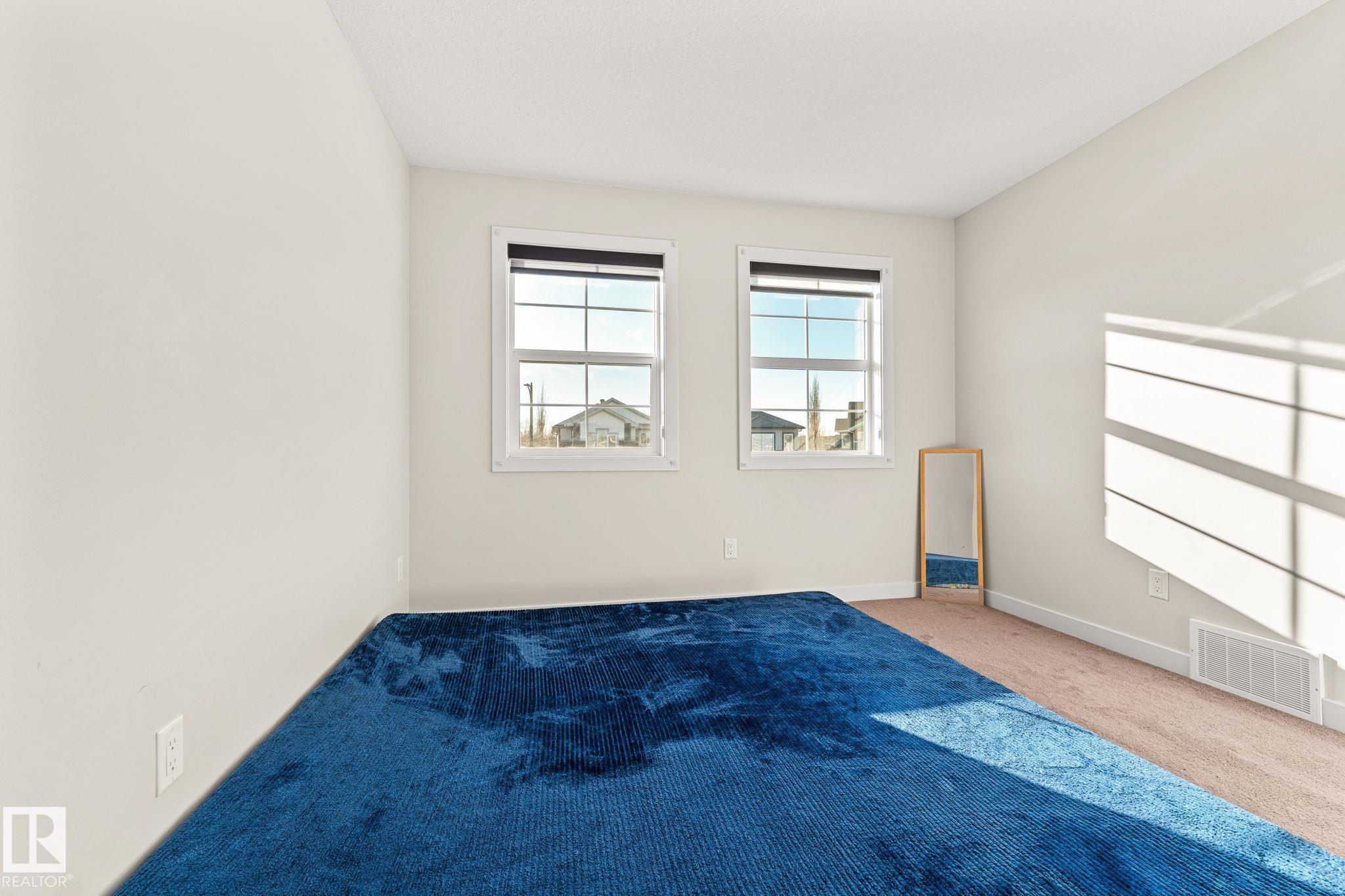 724 40 Avenue, Edmonton, AB - Indoor