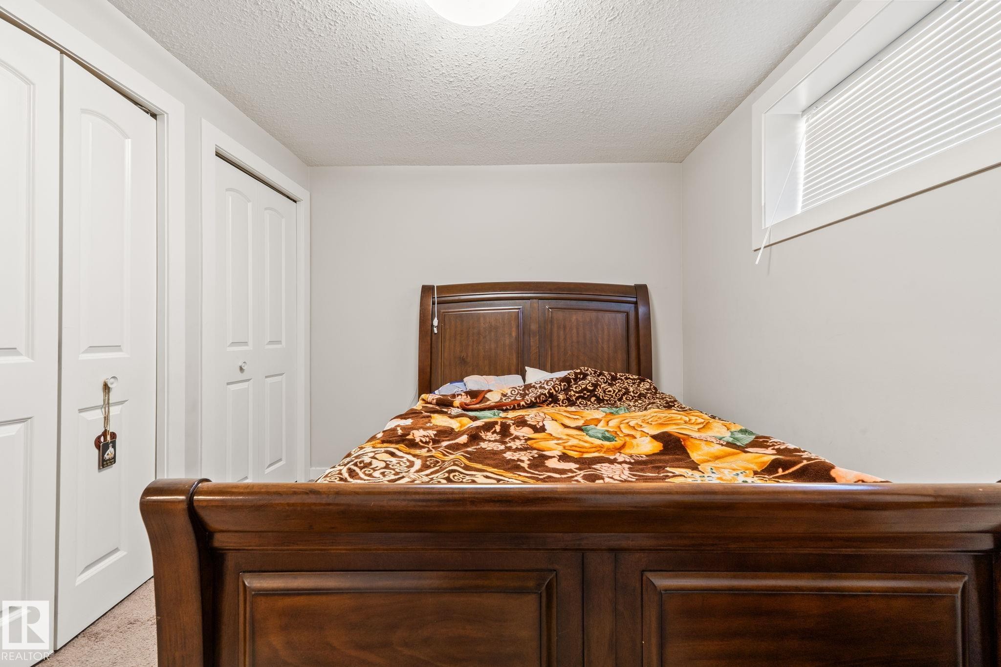 724 40 Avenue, Edmonton, AB - Indoor Photo Showing Bedroom