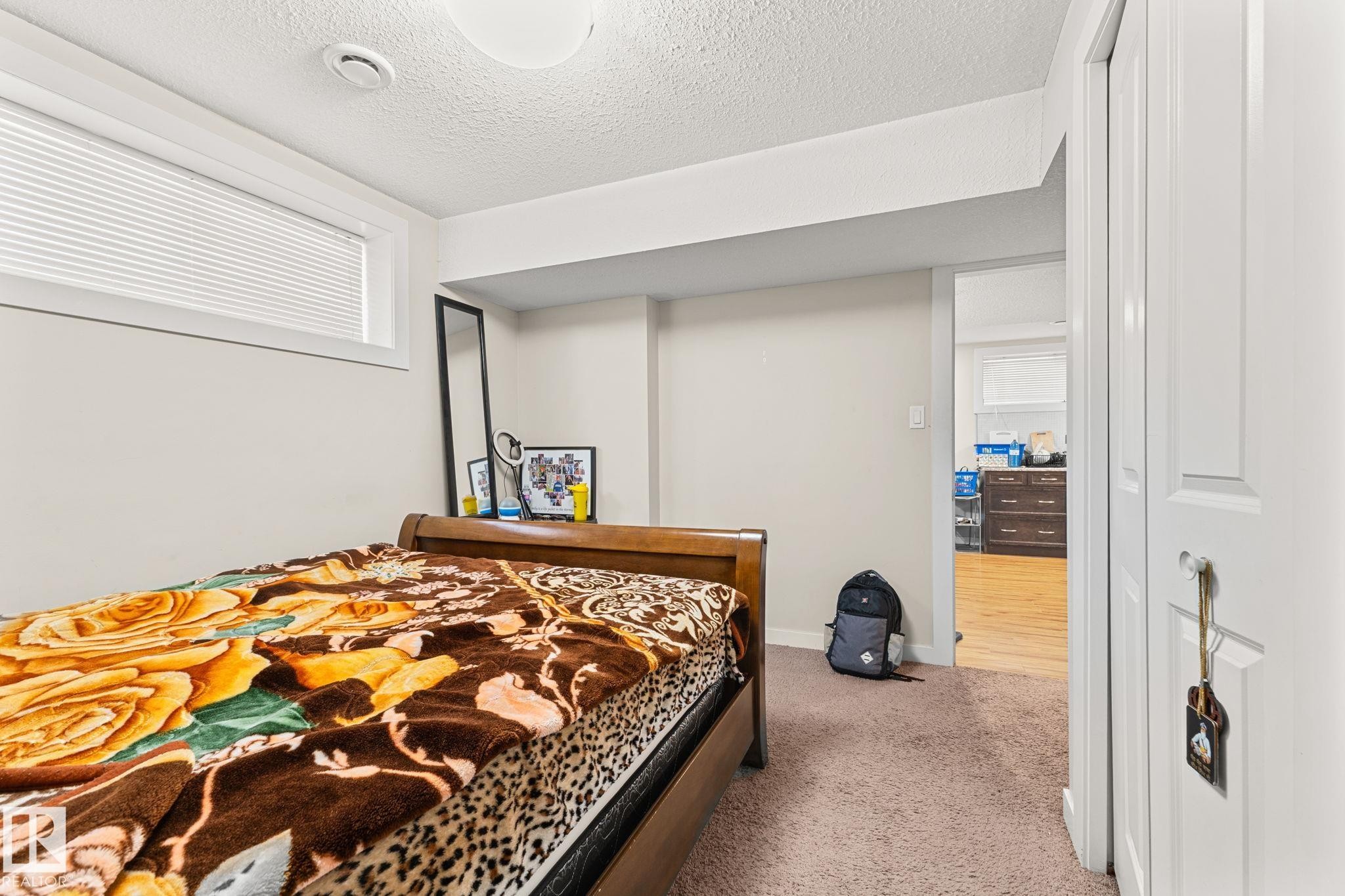 724 40 Avenue, Edmonton, AB - Indoor Photo Showing Bedroom