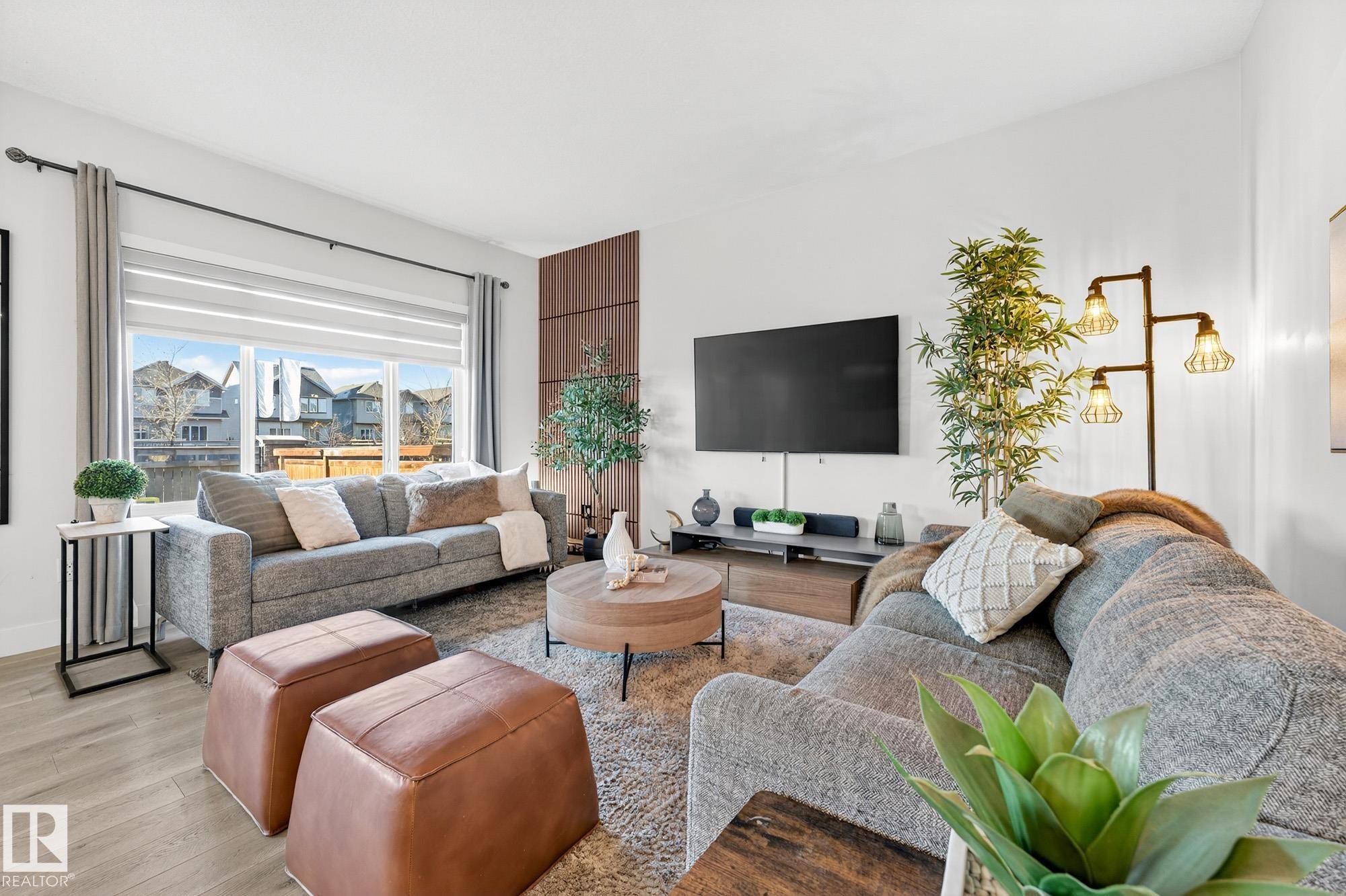 1803 Dumont Crescent, Edmonton, AB - Indoor Photo Showing Living Room
