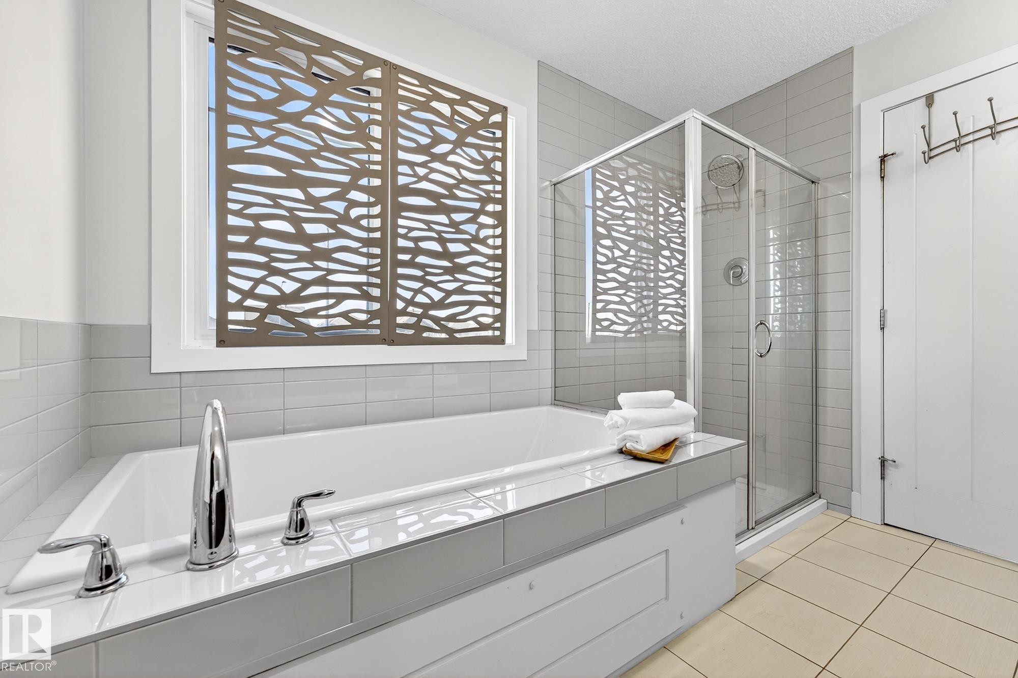 1803 Dumont Crescent, Edmonton, AB - Indoor Photo Showing Bathroom