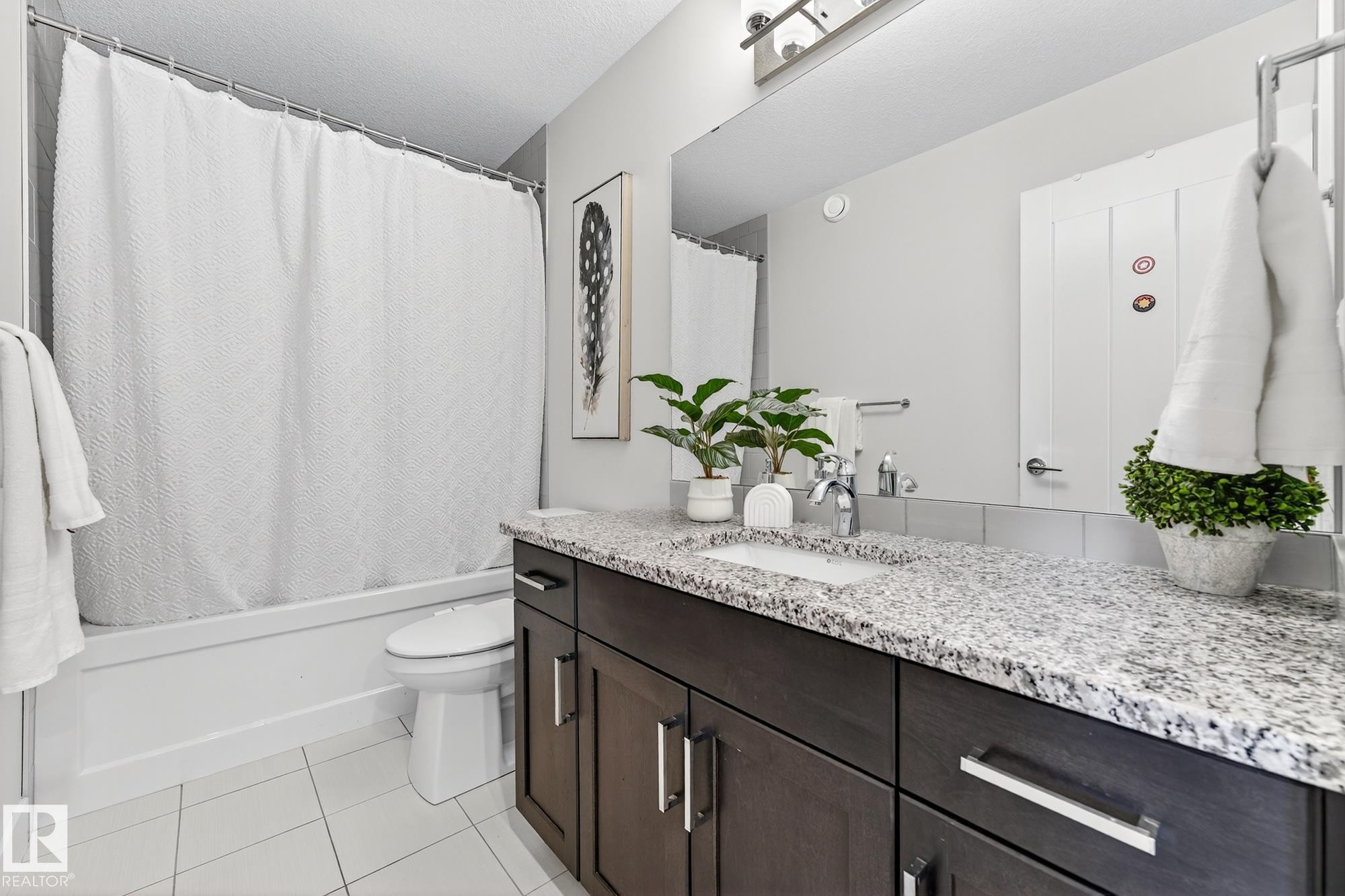 1803 Dumont Crescent, Edmonton, AB - Indoor Photo Showing Bathroom