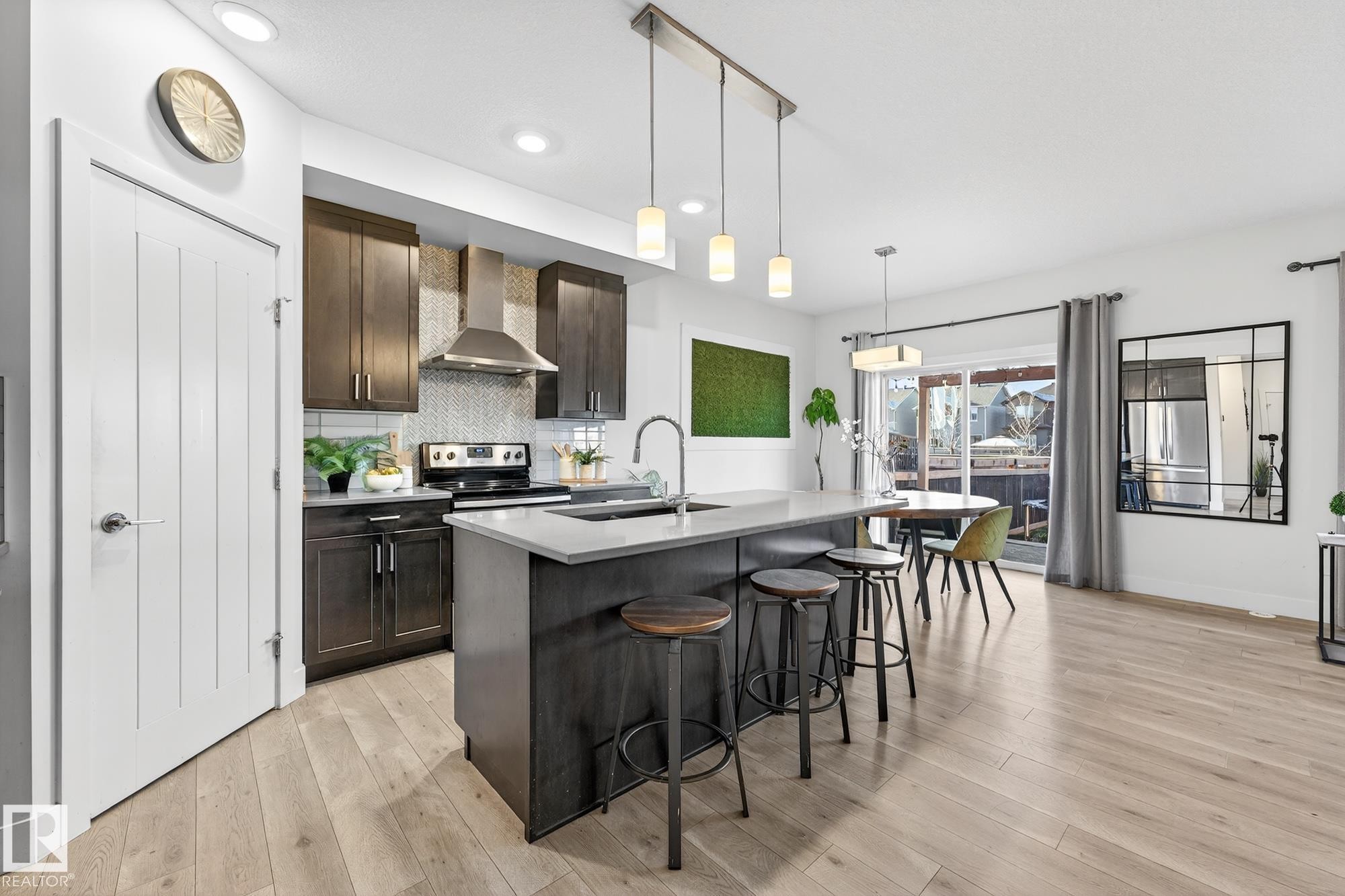 1803 Dumont Crescent, Edmonton, AB - Indoor Photo Showing Kitchen With Upgraded Kitchen