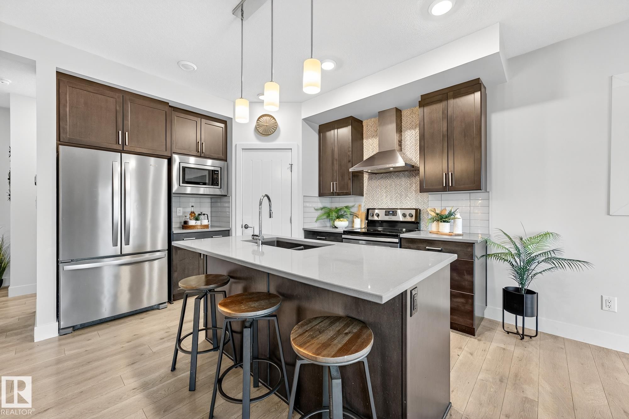 1803 Dumont Crescent, Edmonton, AB - Indoor Photo Showing Kitchen With Stainless Steel Kitchen With Upgraded Kitchen