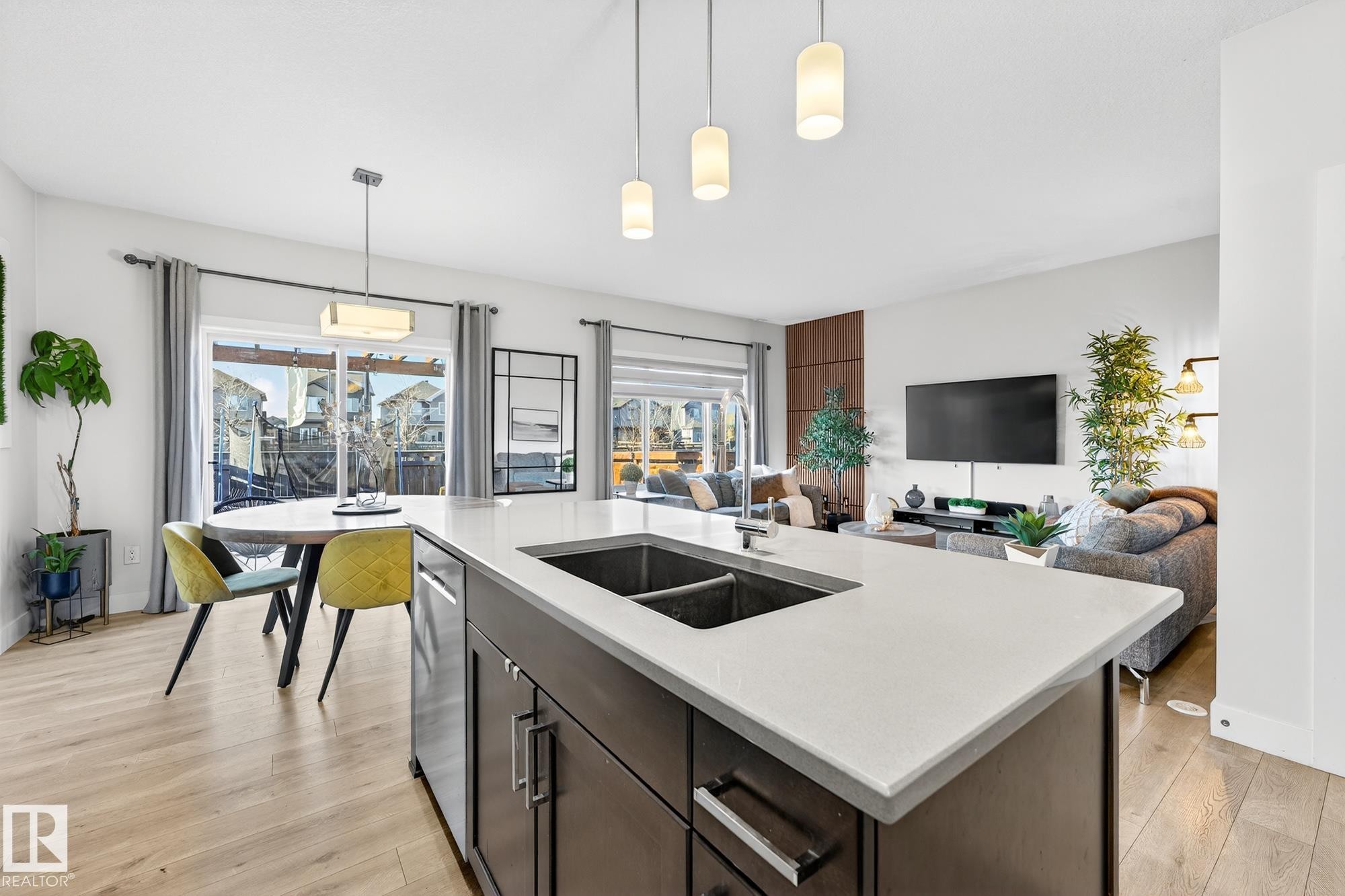 1803 Dumont Crescent, Edmonton, AB - Indoor Photo Showing Kitchen With Double Sink