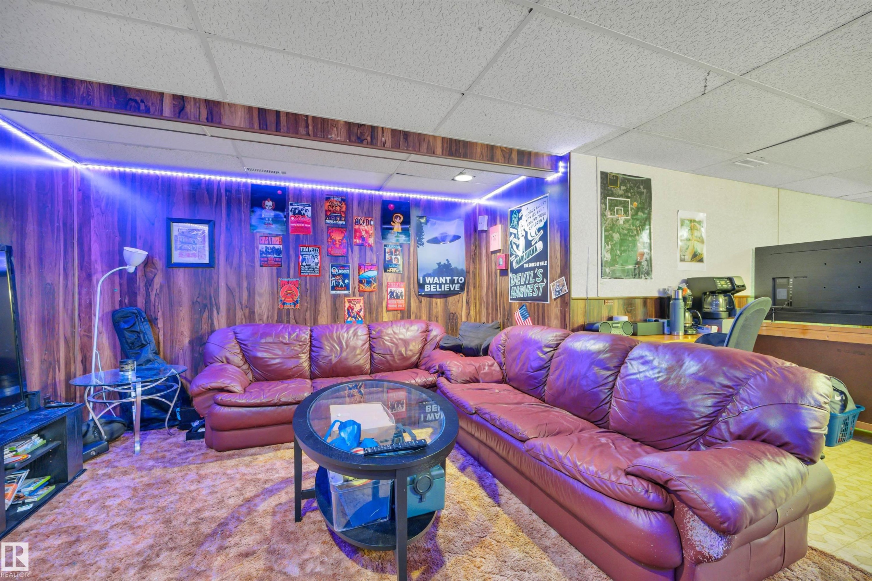 31 Camelot Crescent, Leduc, AB - Indoor Photo Showing Living Room