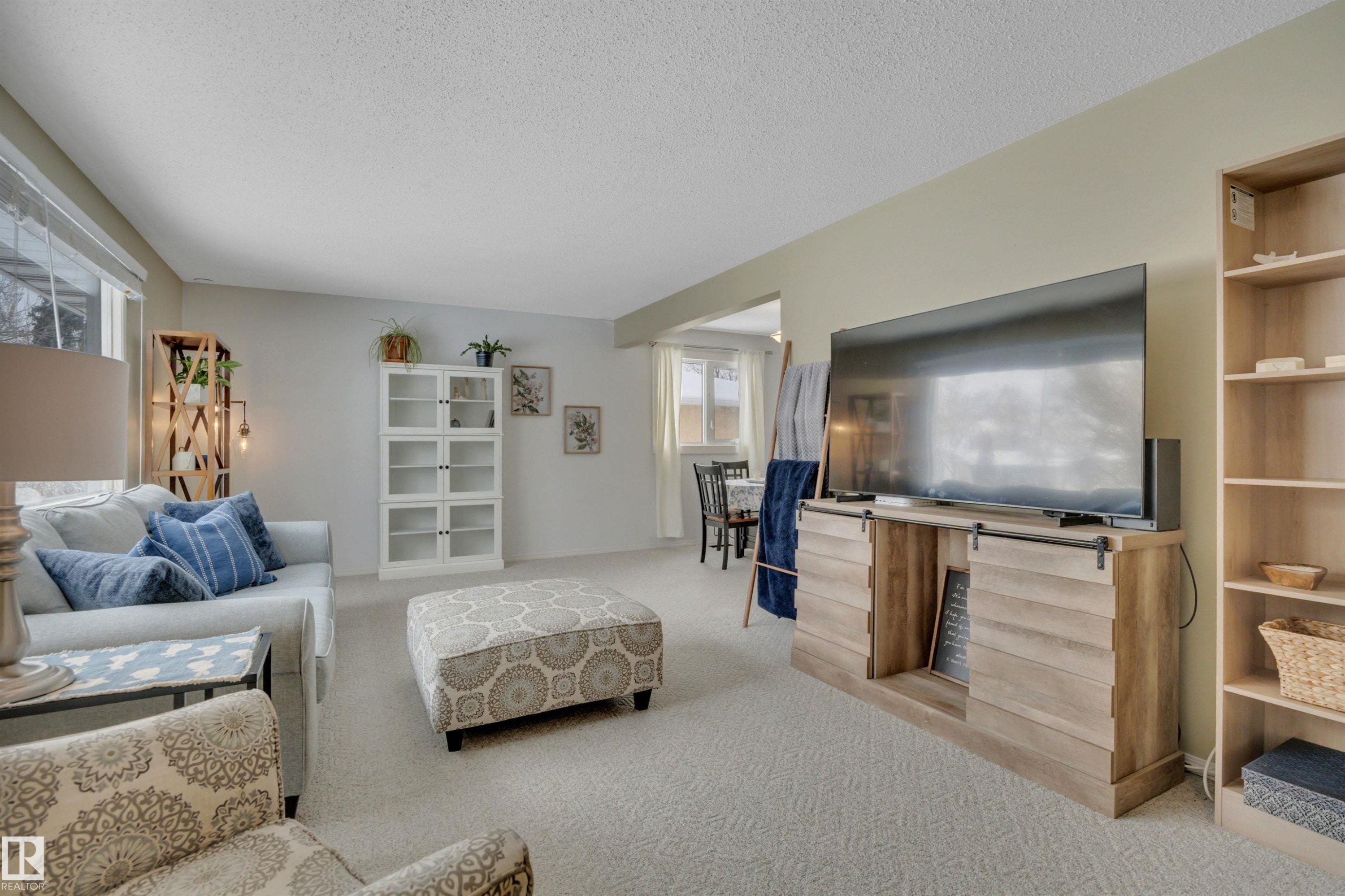 31 Camelot Crescent, Leduc, AB - Indoor Photo Showing Living Room