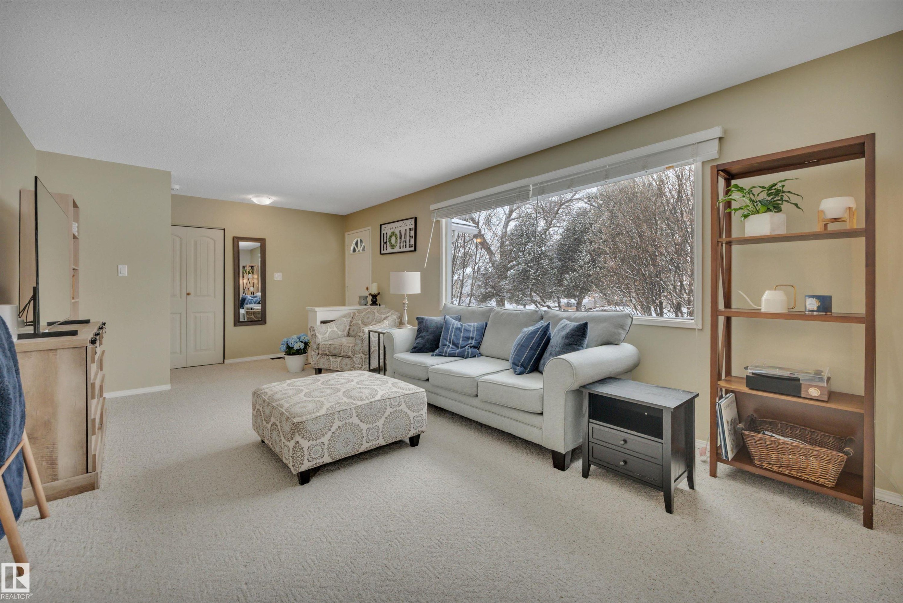 31 Camelot Crescent, Leduc, AB - Indoor Photo Showing Living Room