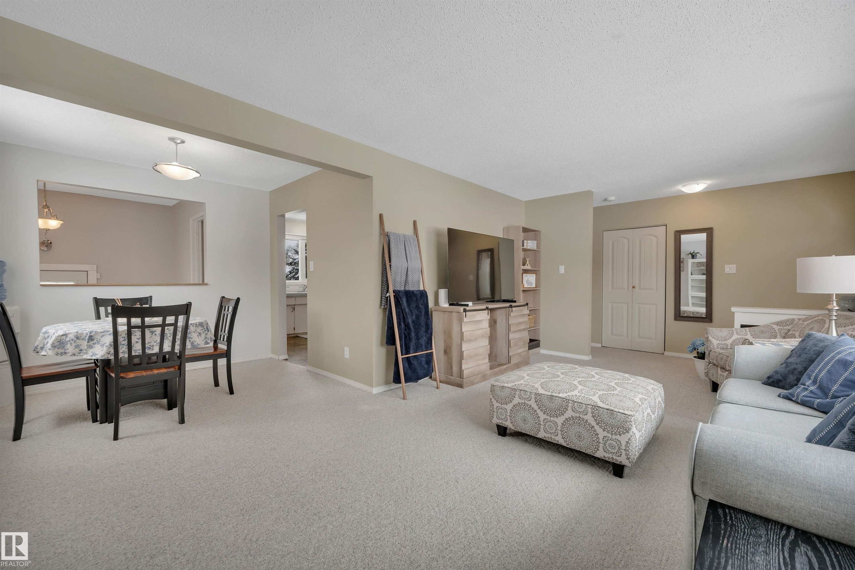 31 Camelot Crescent, Leduc, AB - Indoor Photo Showing Living Room
