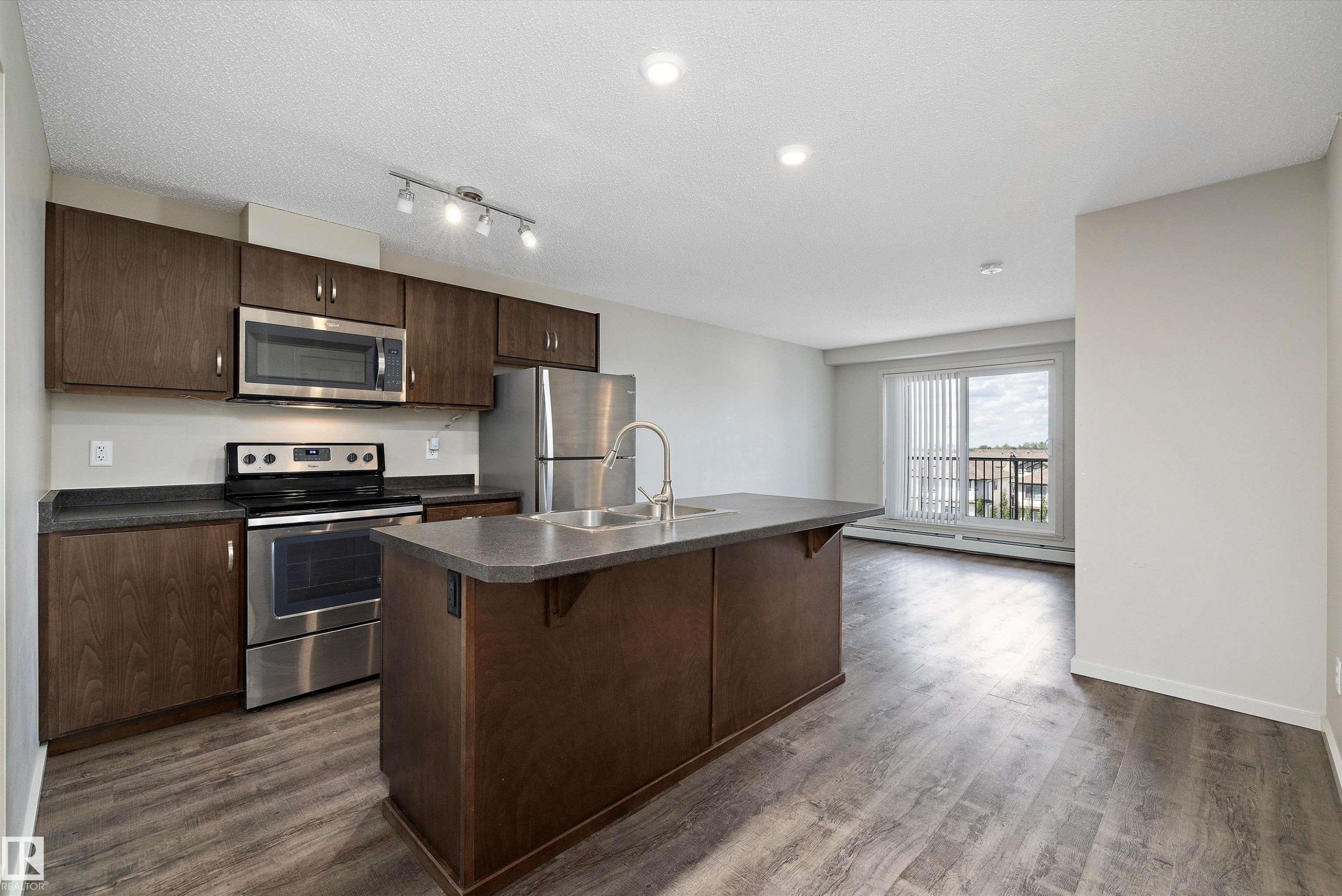 414 5404 7 Ave, Edmonton, AB - Indoor Photo Showing Kitchen With Double Sink