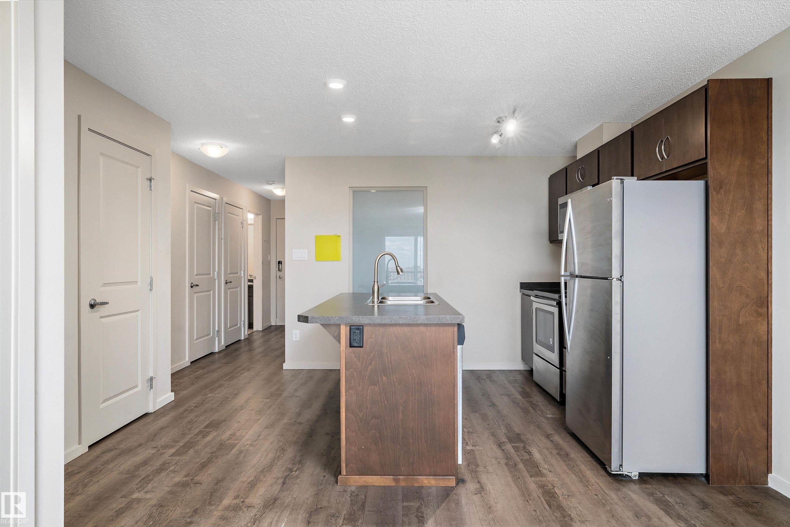 414 5404 7 Ave, Edmonton, AB - Indoor Photo Showing Kitchen