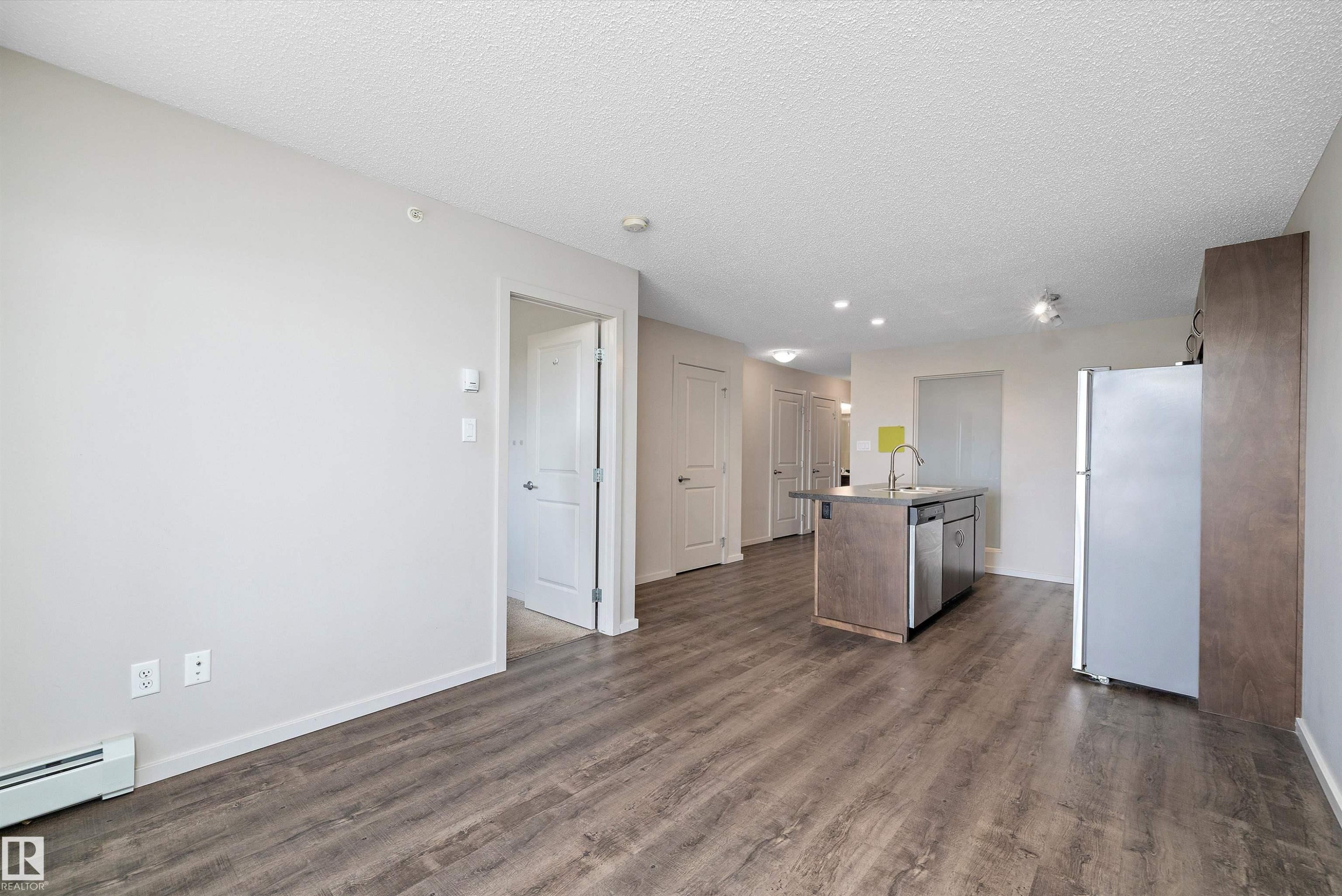 414 5404 7 Ave, Edmonton, AB - Indoor