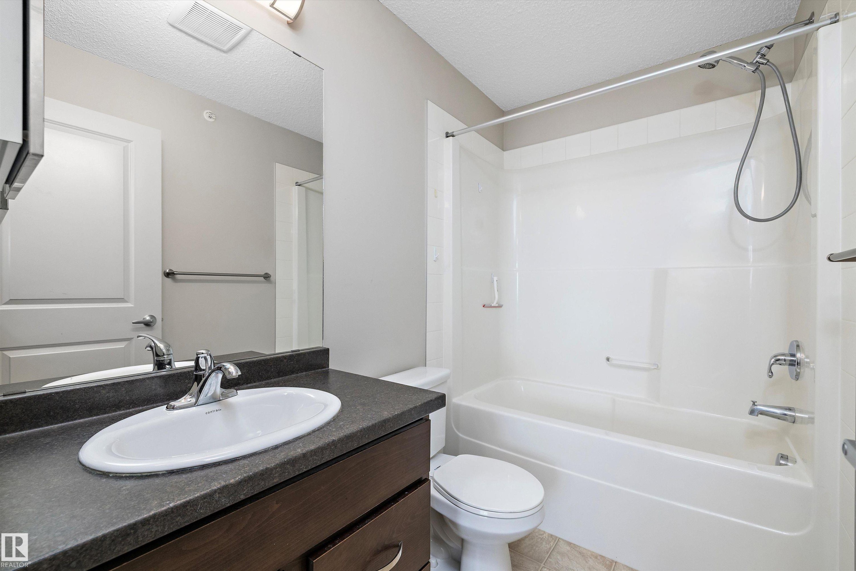 414 5404 7 Ave, Edmonton, AB - Indoor Photo Showing Bathroom
