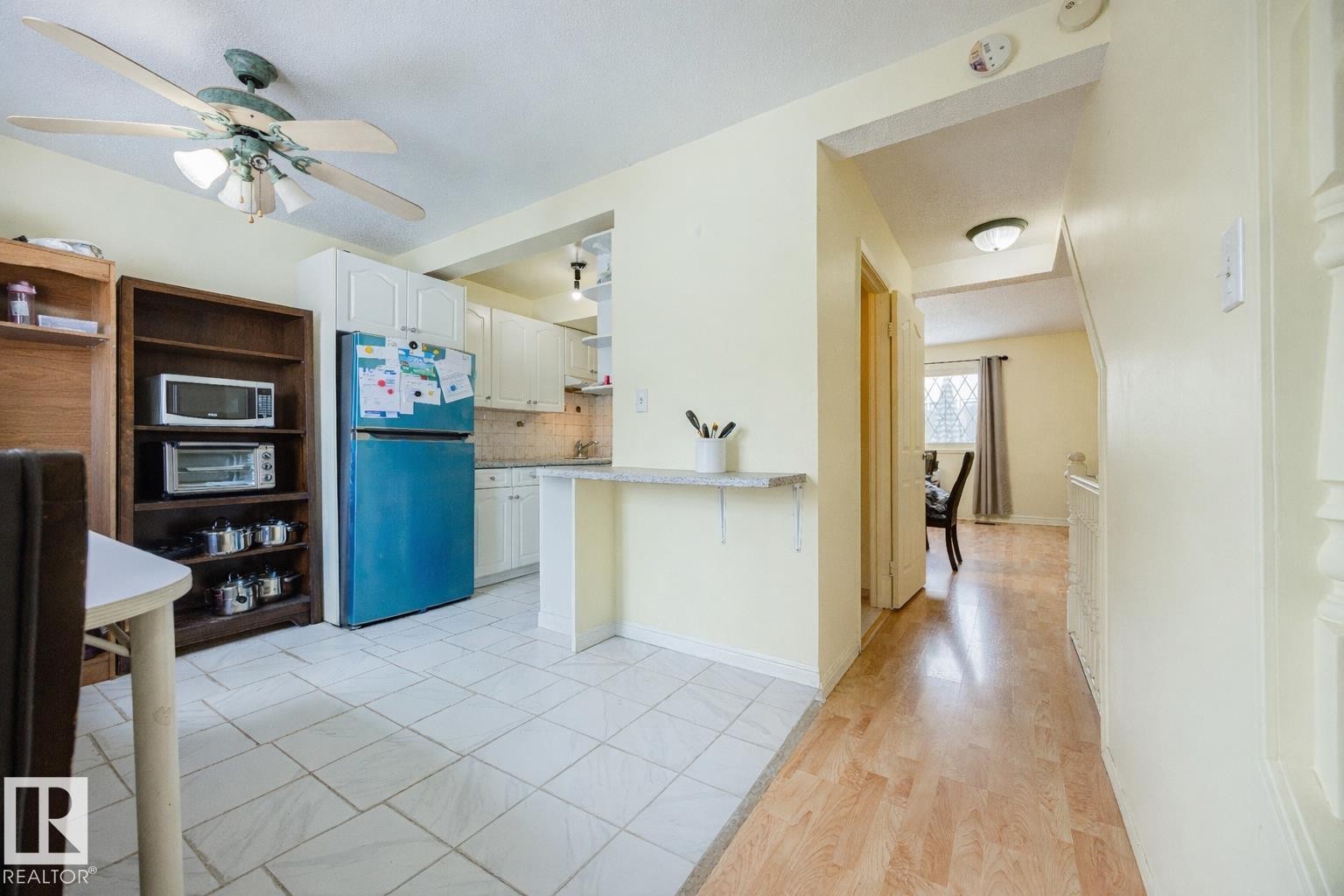 774 Abbottsfield Road Nw, Edmonton, AB - Indoor Photo Showing Kitchen