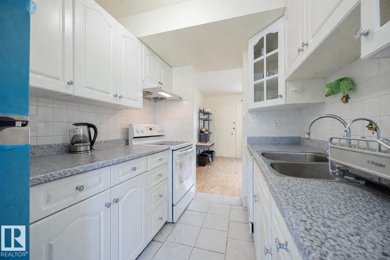 774 Abbottsfield Road Nw, Edmonton, AB - Indoor Photo Showing Kitchen With Double Sink