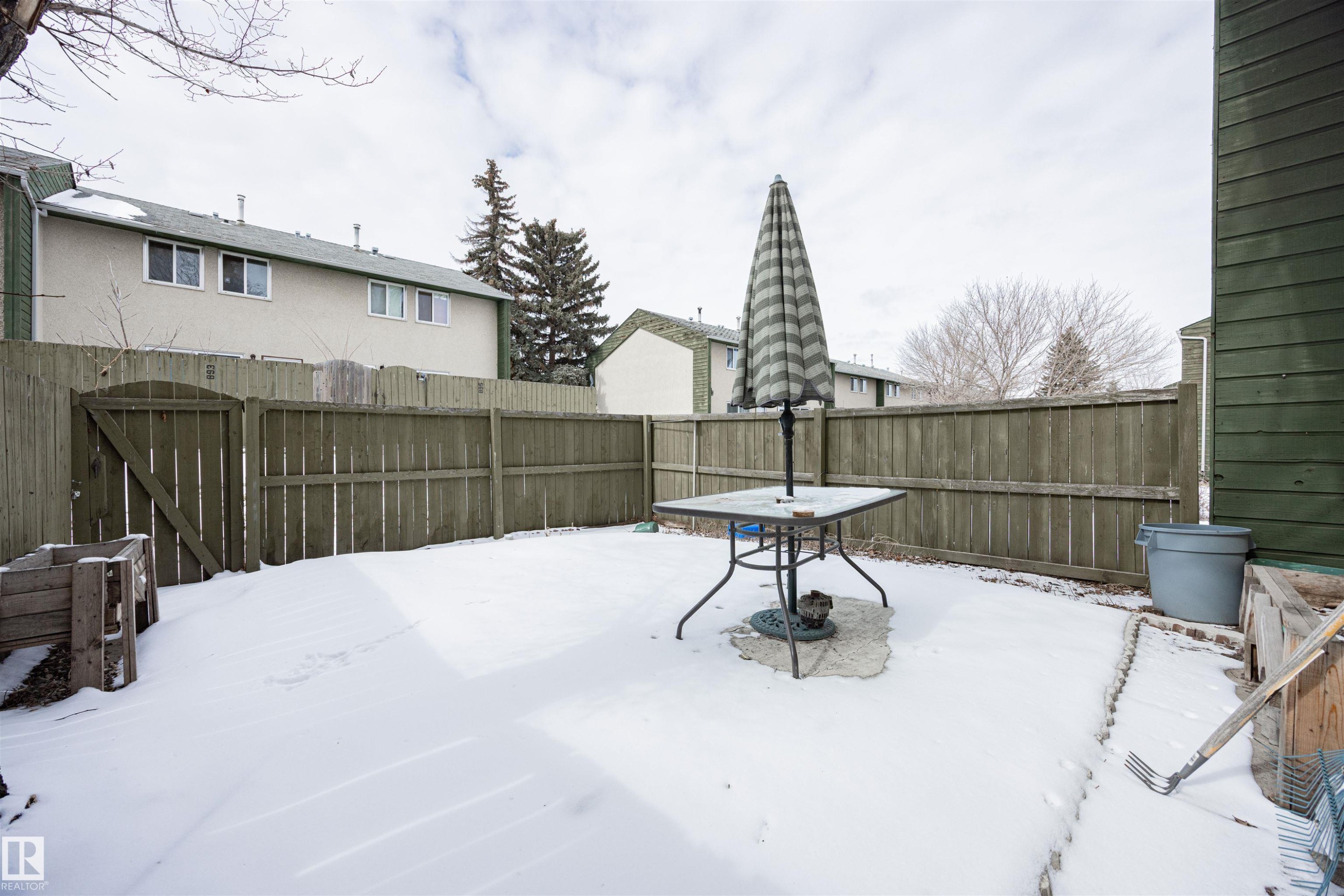 774 Abbottsfield Road Nw, Edmonton, AB - Outdoor