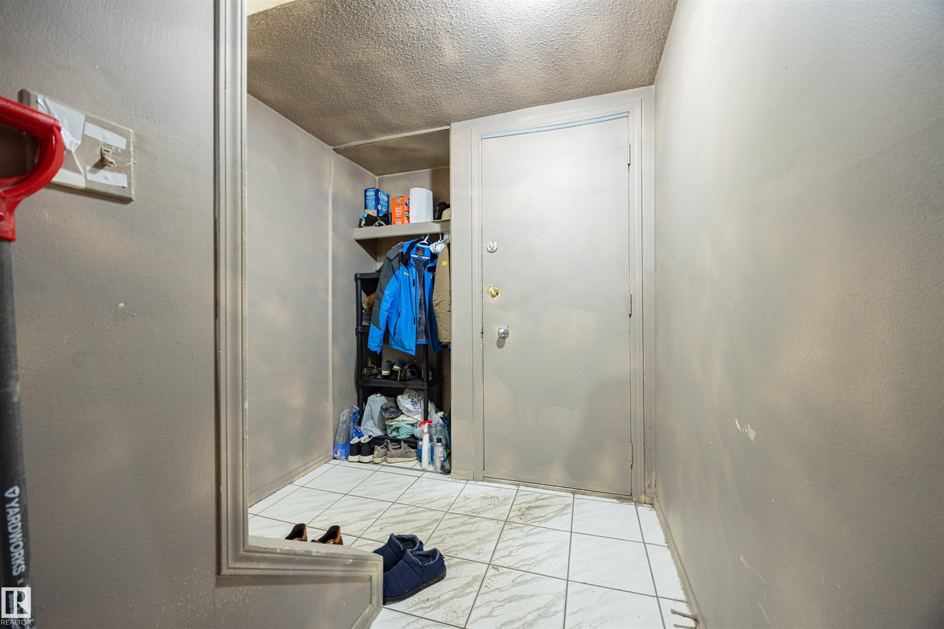 774 Abbottsfield Road Nw, Edmonton, AB - Indoor Photo Showing Other Room