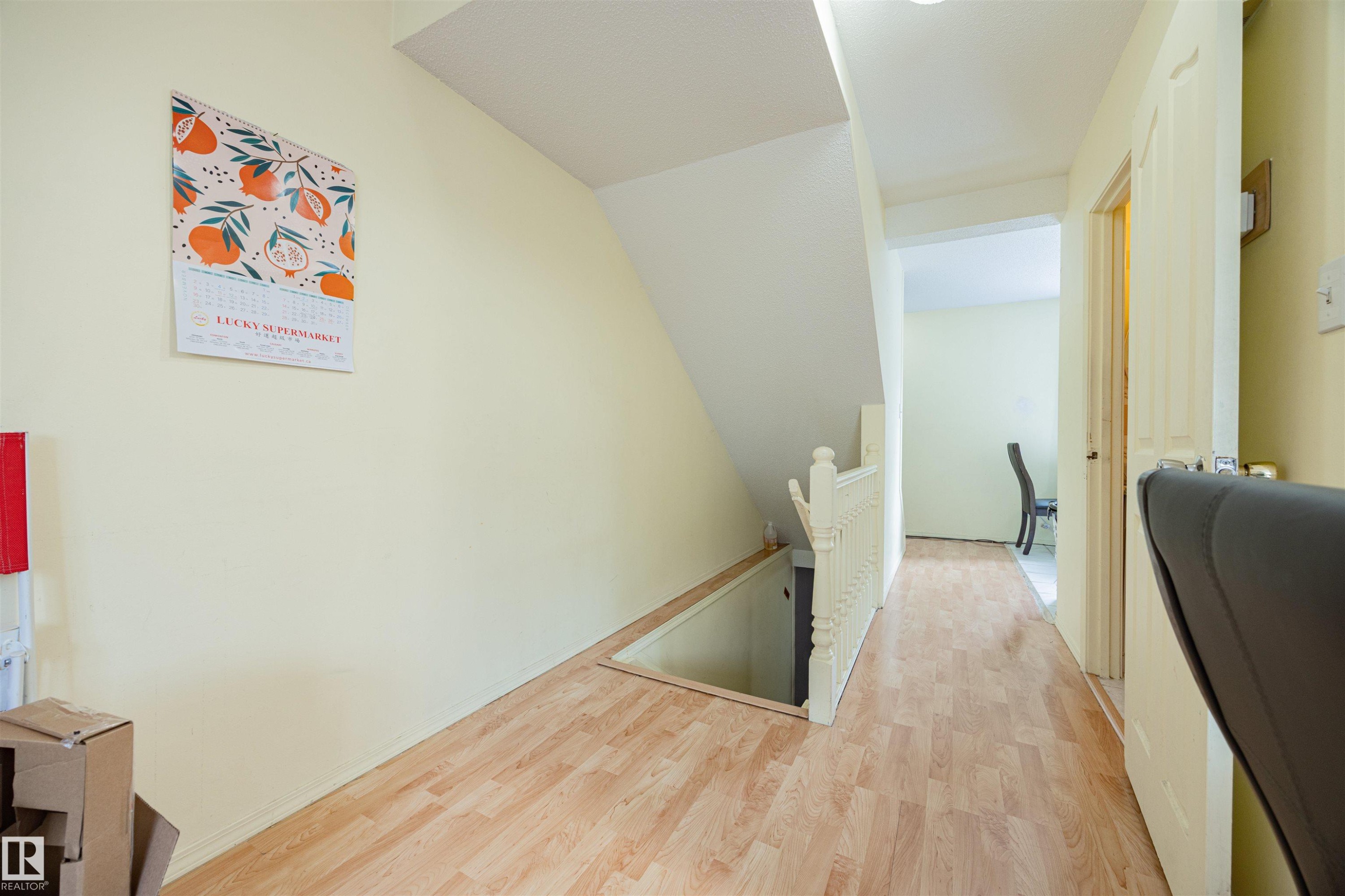 774 Abbottsfield Road Nw, Edmonton, AB - Indoor Photo Showing Other Room
