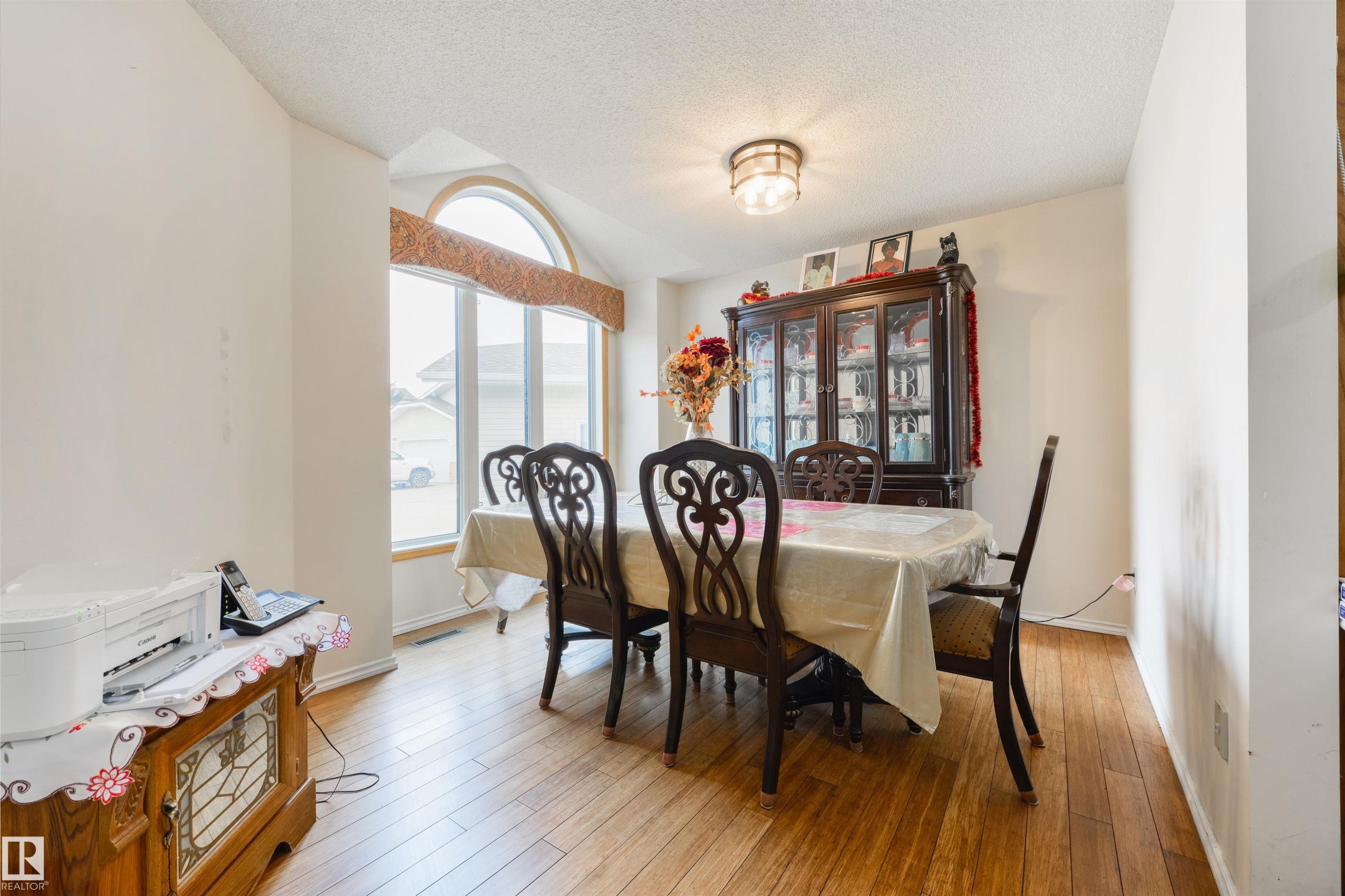 10840 25 Avenue, Edmonton, AB - Indoor Photo Showing Dining Room