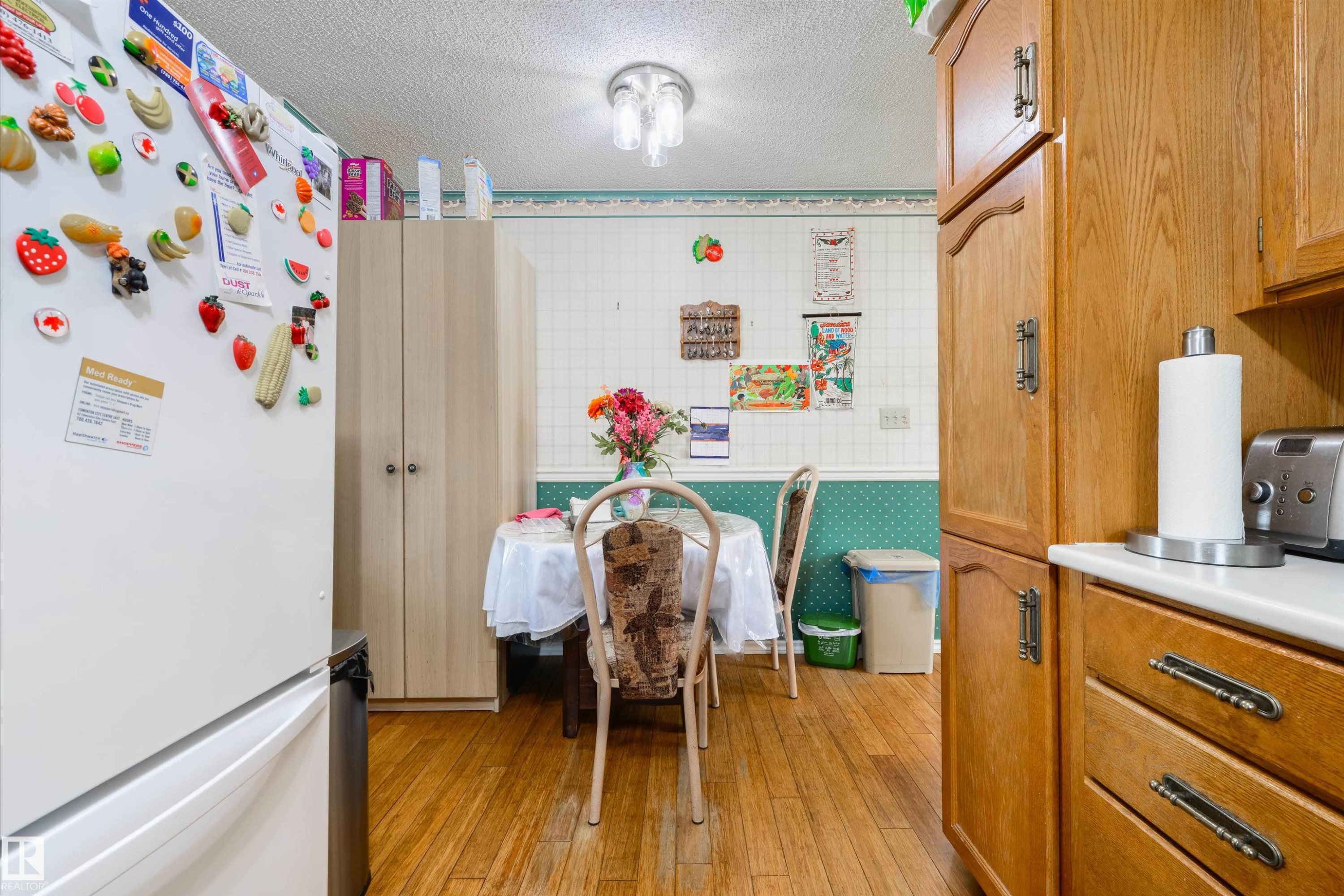 10840 25 Avenue, Edmonton, AB - Indoor Photo Showing Kitchen