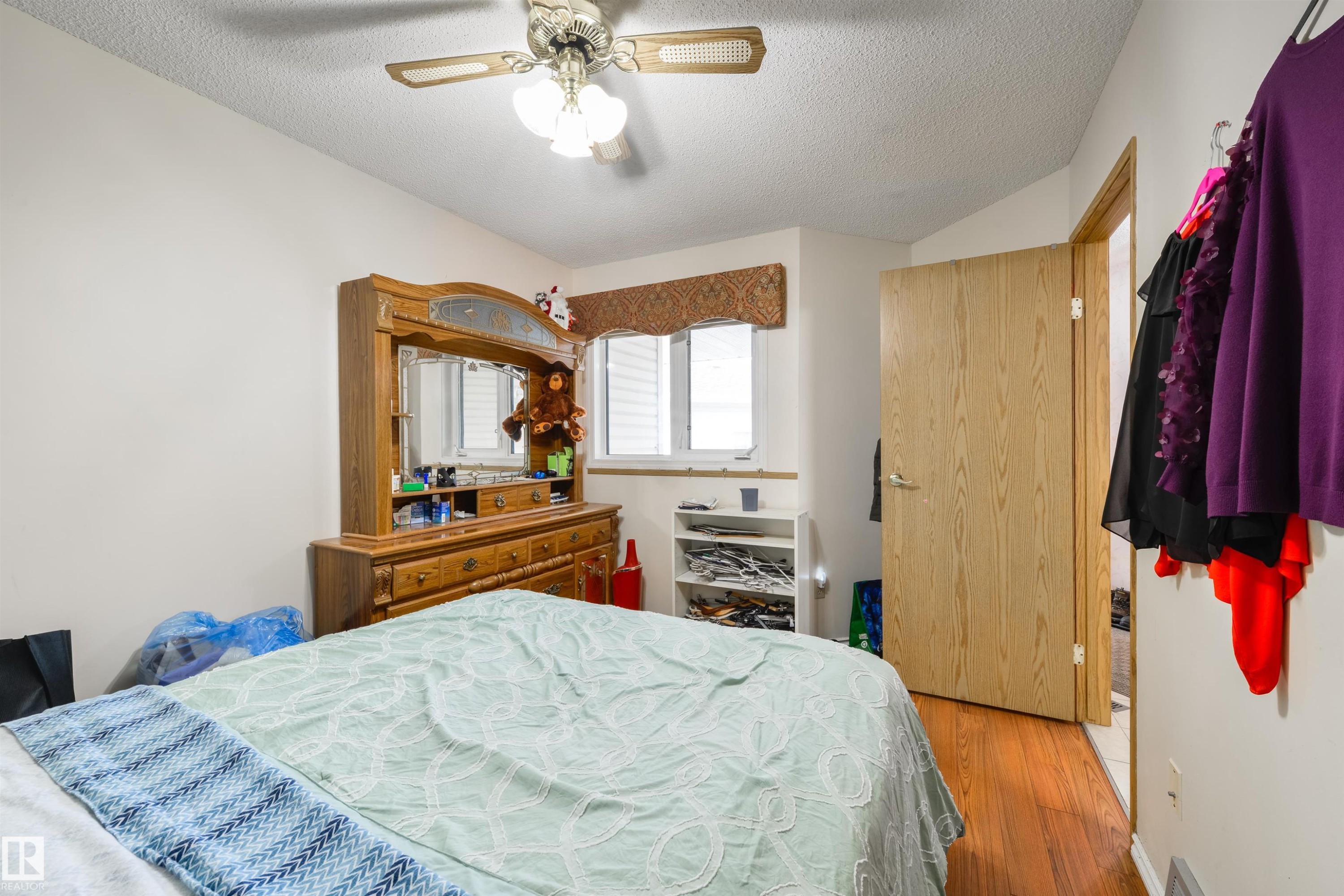 10840 25 Avenue, Edmonton, AB - Indoor Photo Showing Bedroom