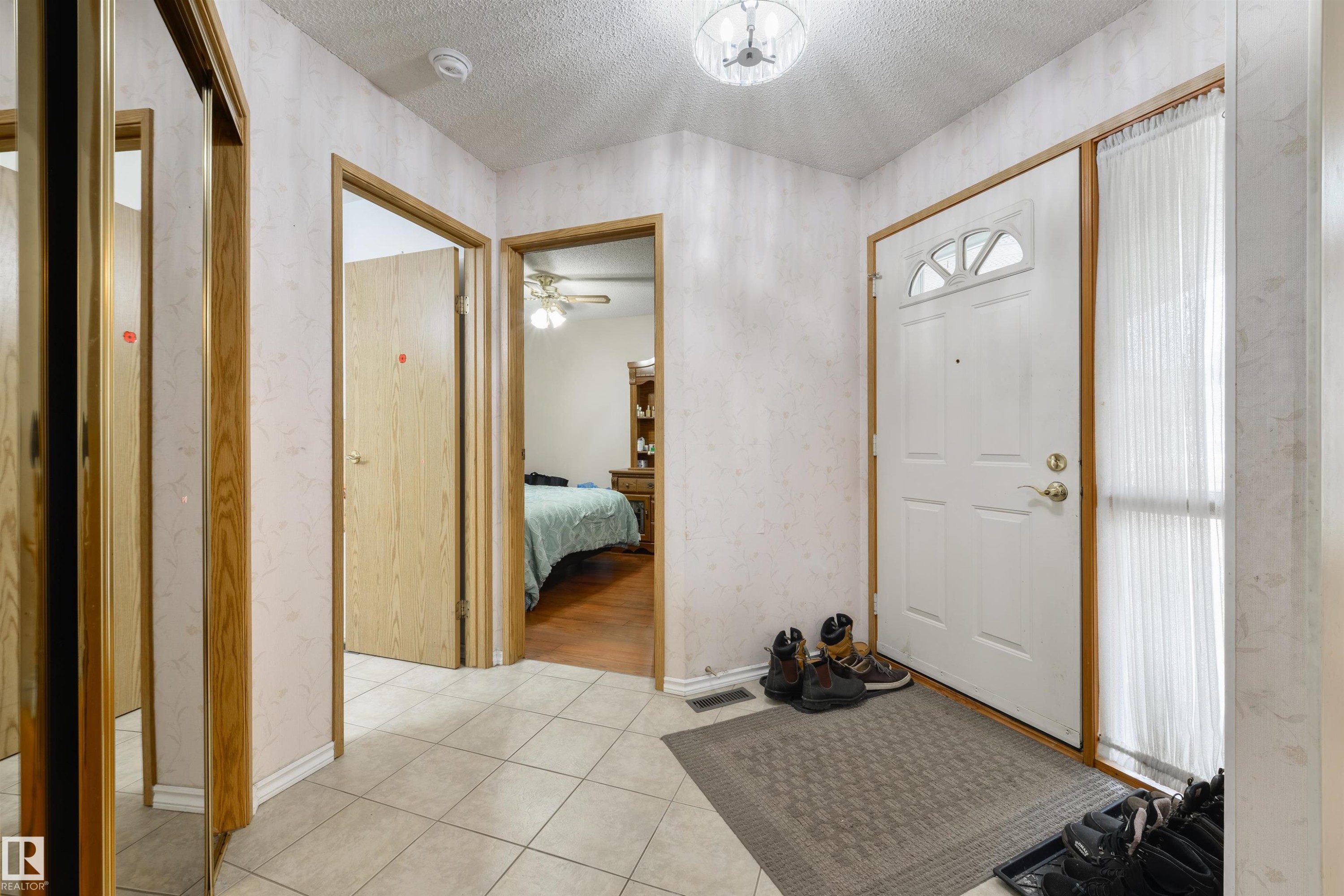 10840 25 Avenue, Edmonton, AB - Indoor Photo Showing Other Room