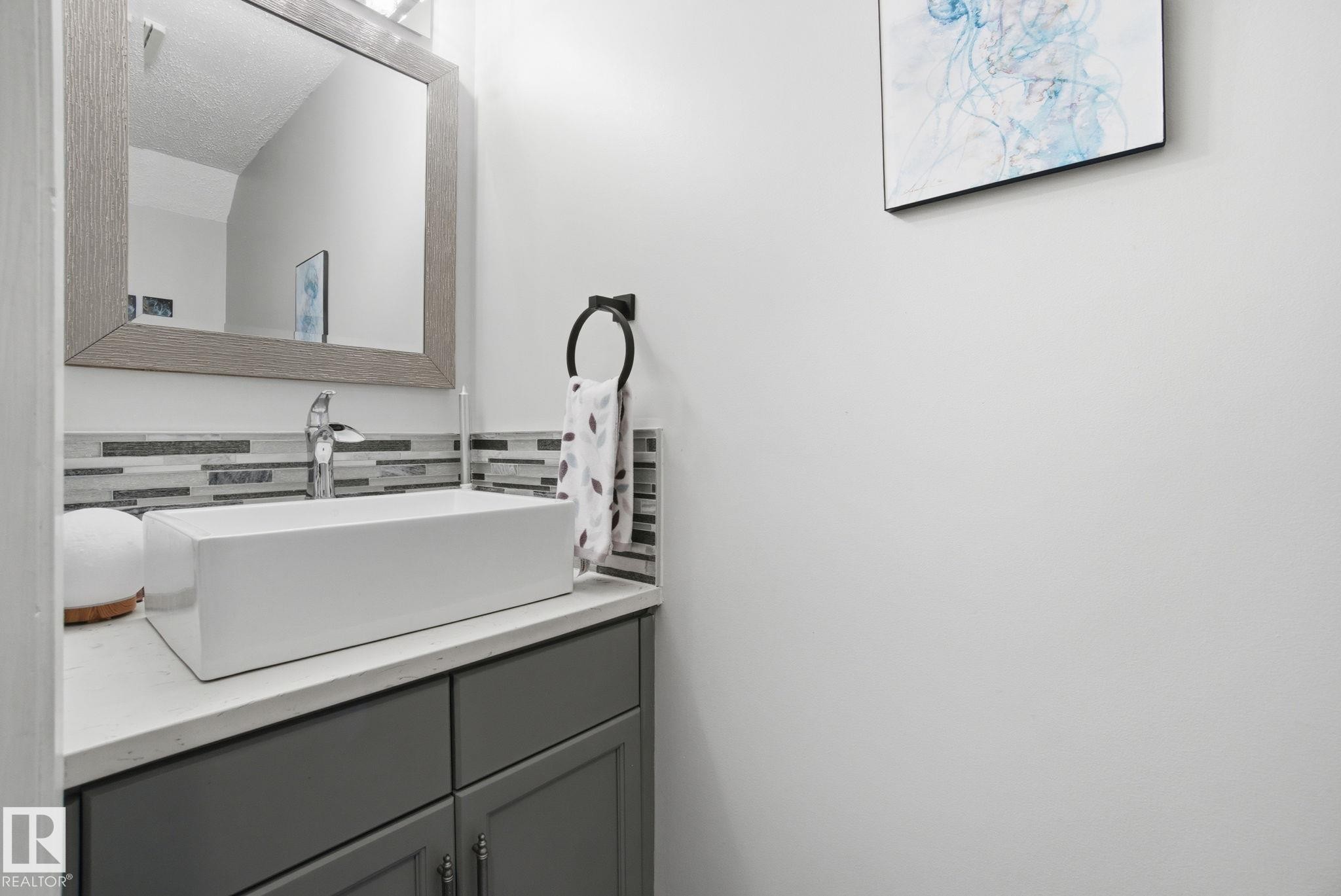 373 Kline Crescent, Edmonton, AB - Indoor Photo Showing Bathroom