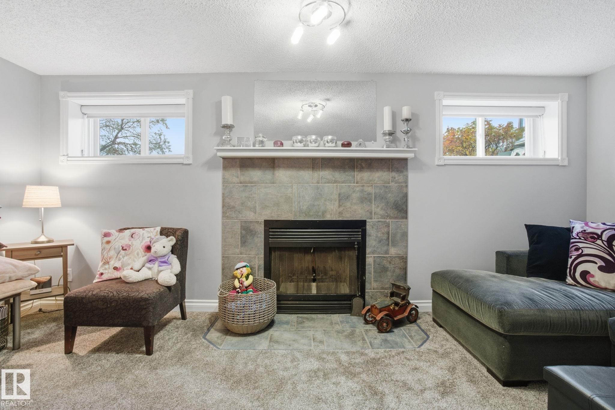 373 Kline Crescent, Edmonton, AB - Indoor Photo Showing Living Room With Fireplace