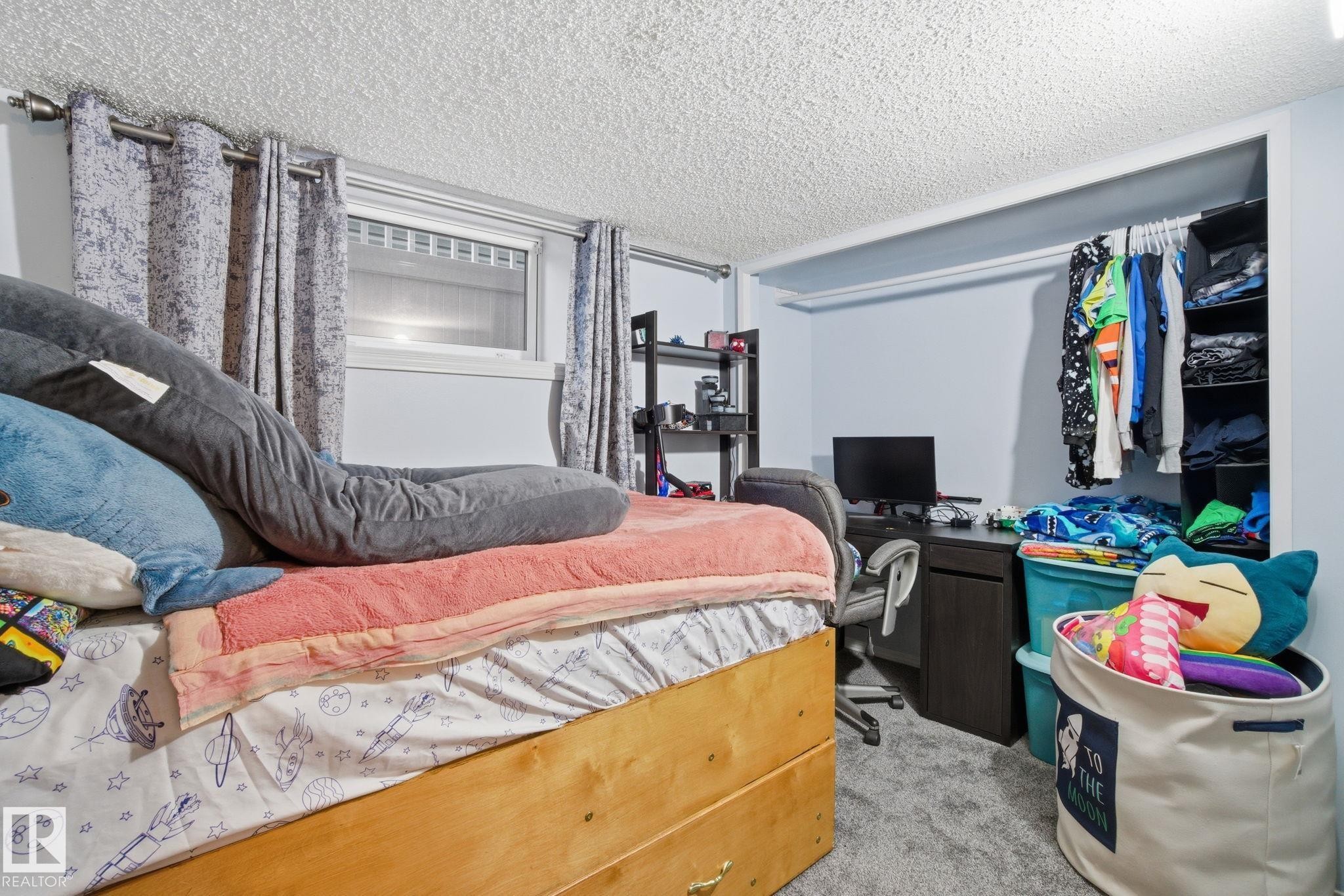 373 Kline Crescent, Edmonton, AB - Indoor Photo Showing Bedroom