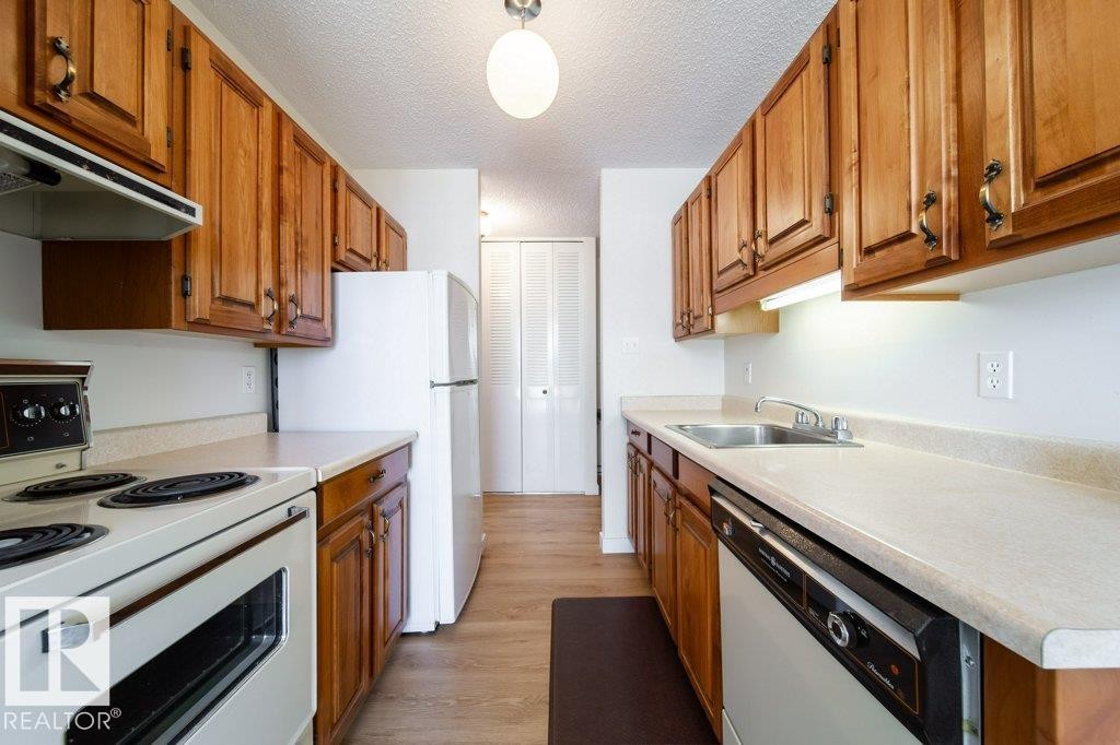 1101 12141 Jasper Avenue, Edmonton, AB - Indoor Photo Showing Kitchen