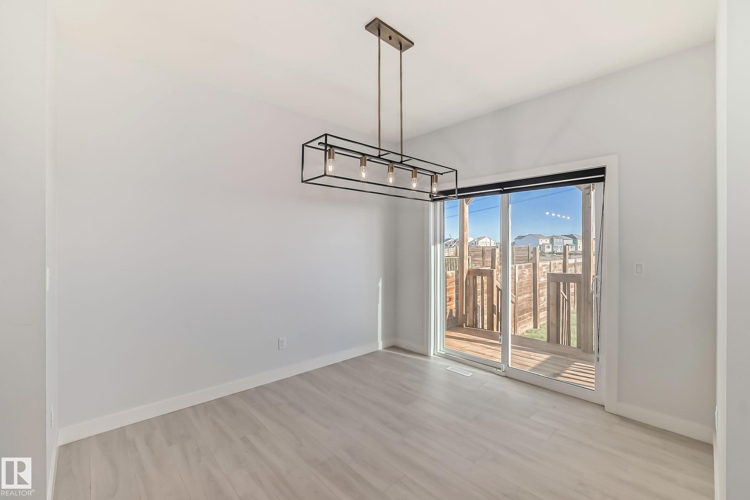 9411 Pear Crescent, Edmonton, AB - Indoor Photo Showing Other Room