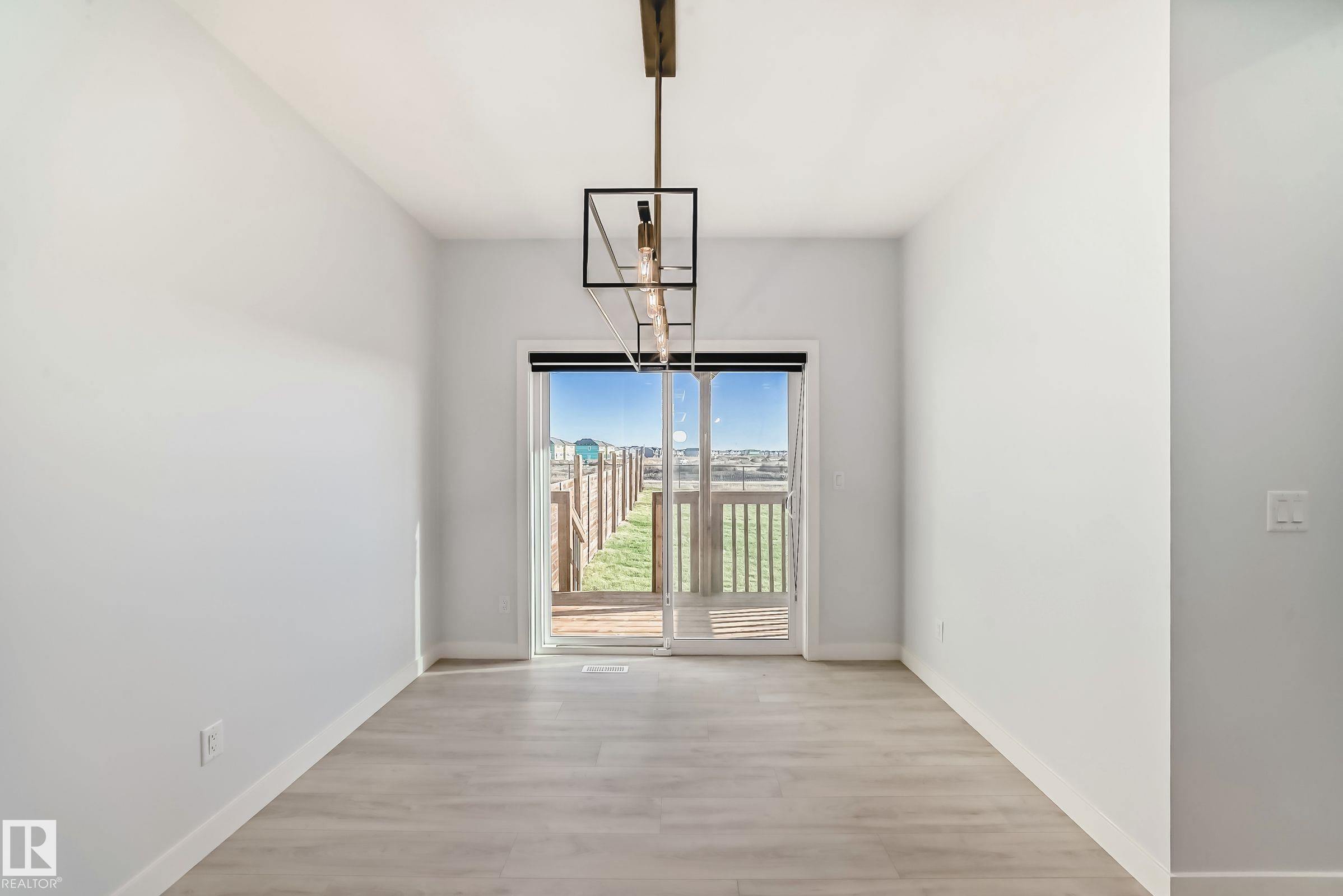 9411 Pear Crescent, Edmonton, AB - Indoor Photo Showing Other Room