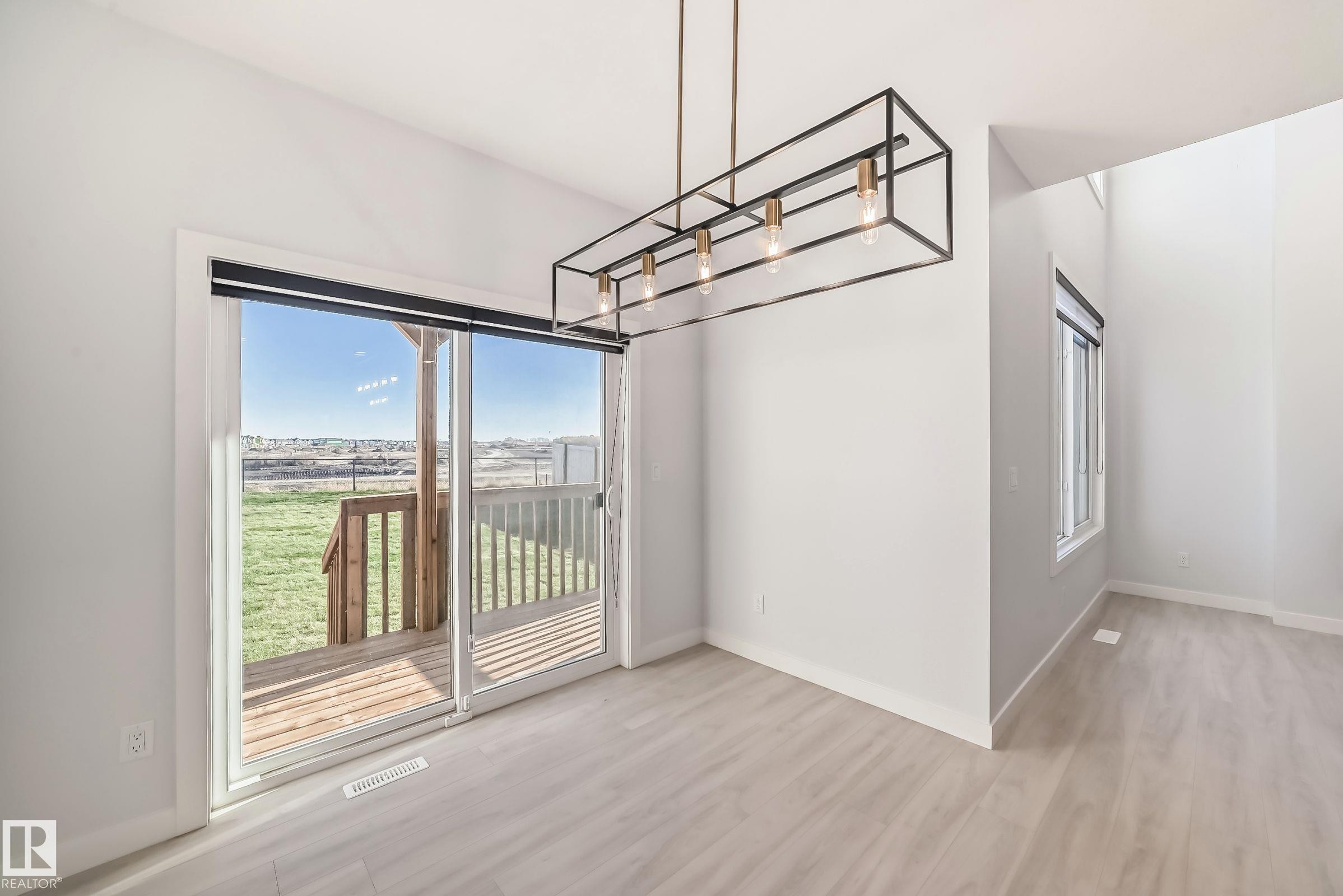 9411 Pear Crescent, Edmonton, AB - Indoor Photo Showing Other Room