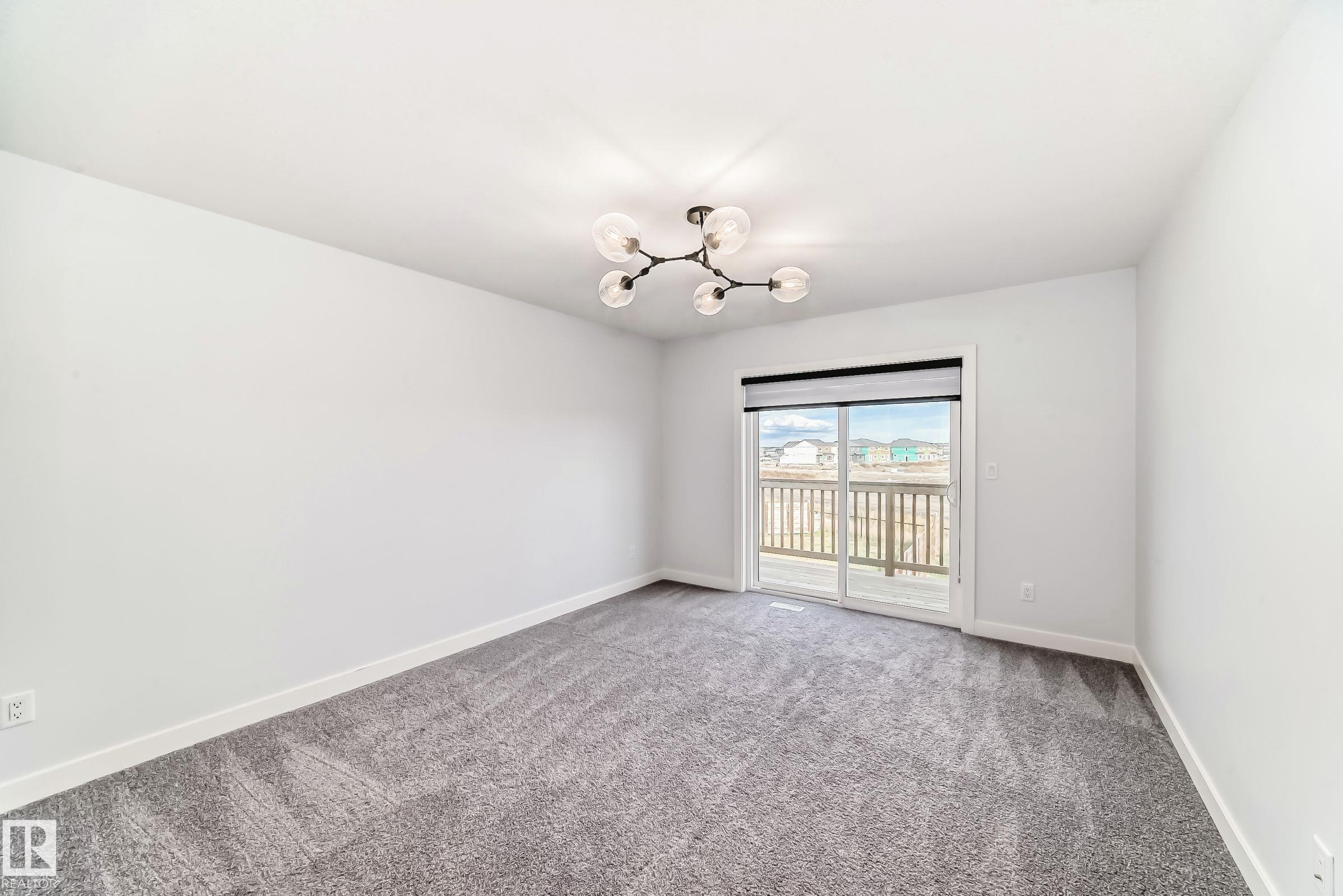 9411 Pear Crescent, Edmonton, AB - Indoor Photo Showing Other Room